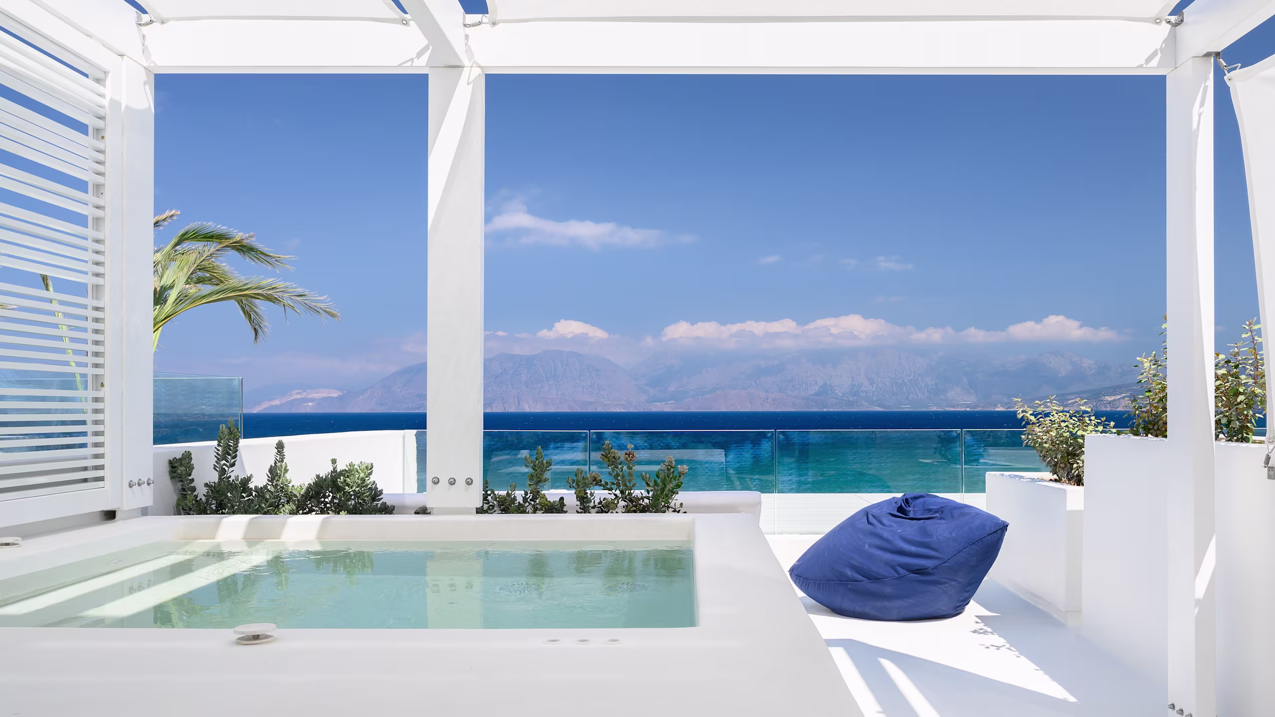 Junior Suite Sea View with Outdoor Jacuzzi - Image 5