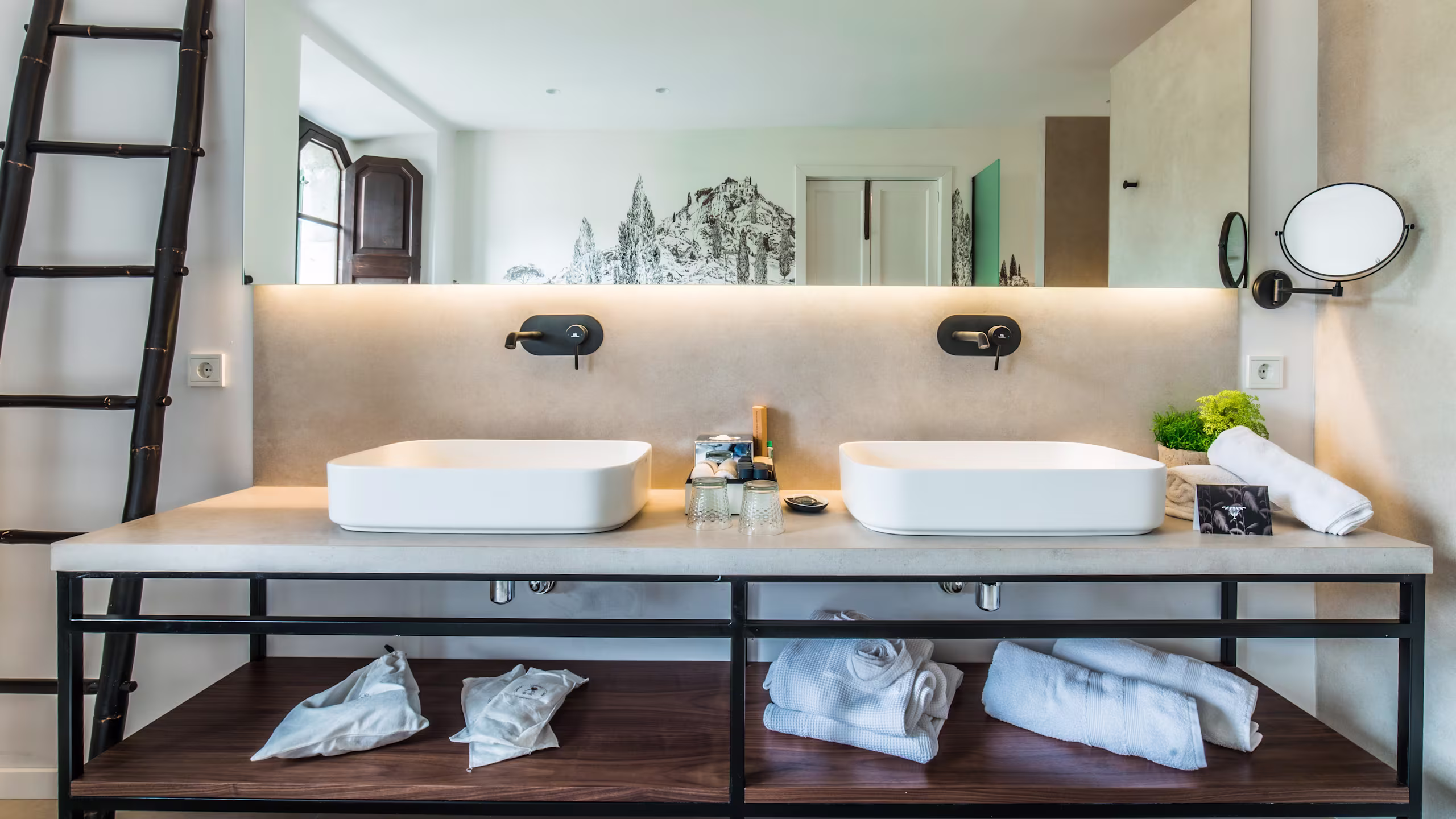 Luxury Suite - Image 7