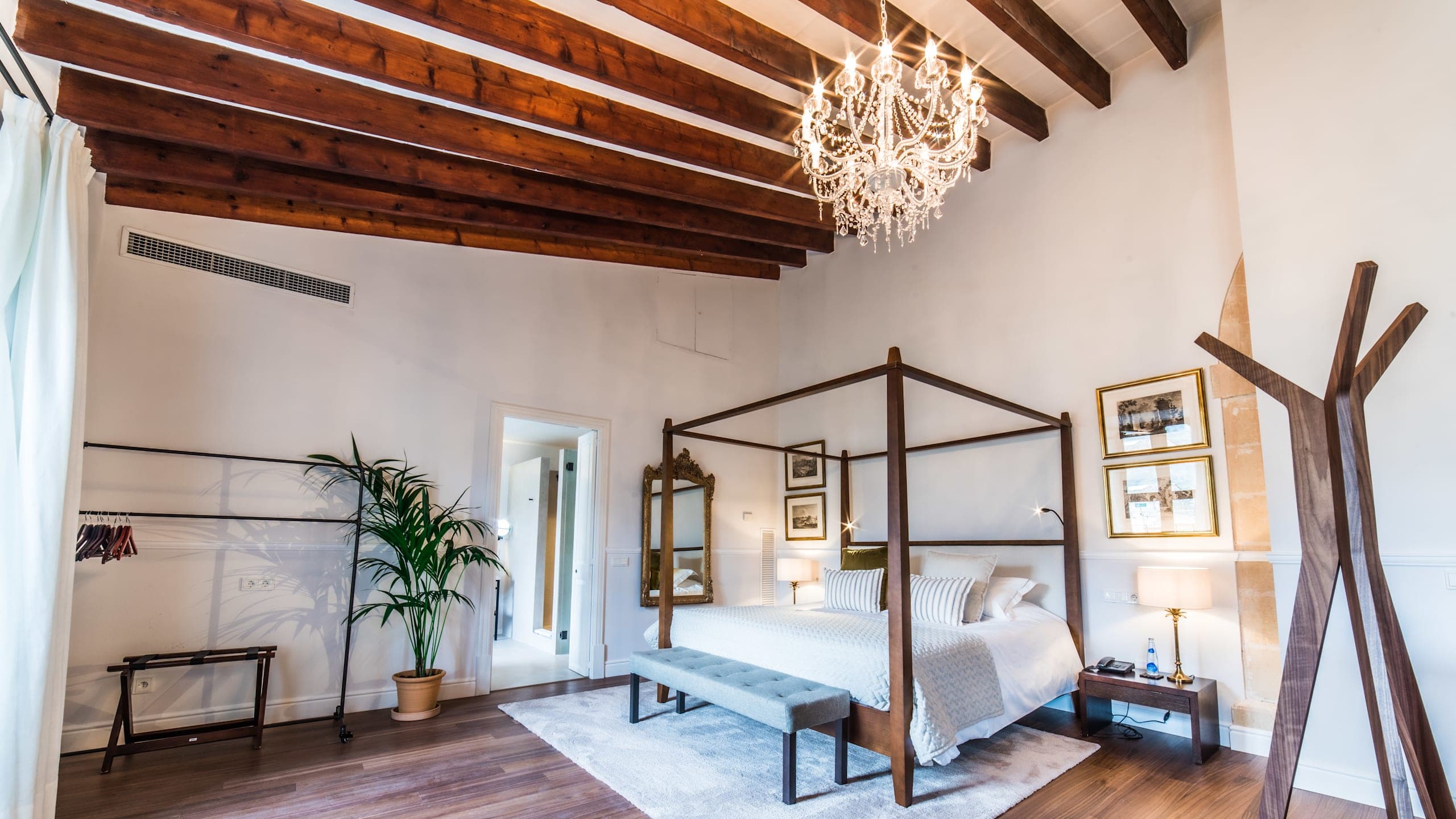 Luxury Suite - Image 6