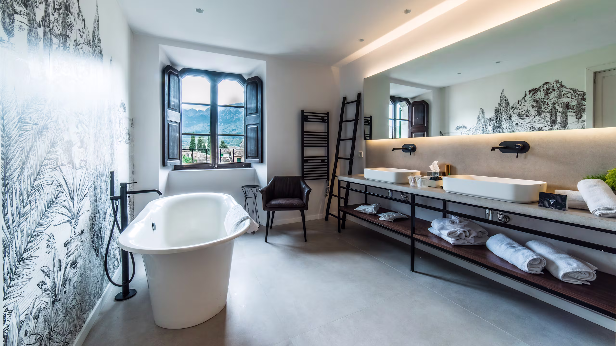 Luxury Suite - Image 3