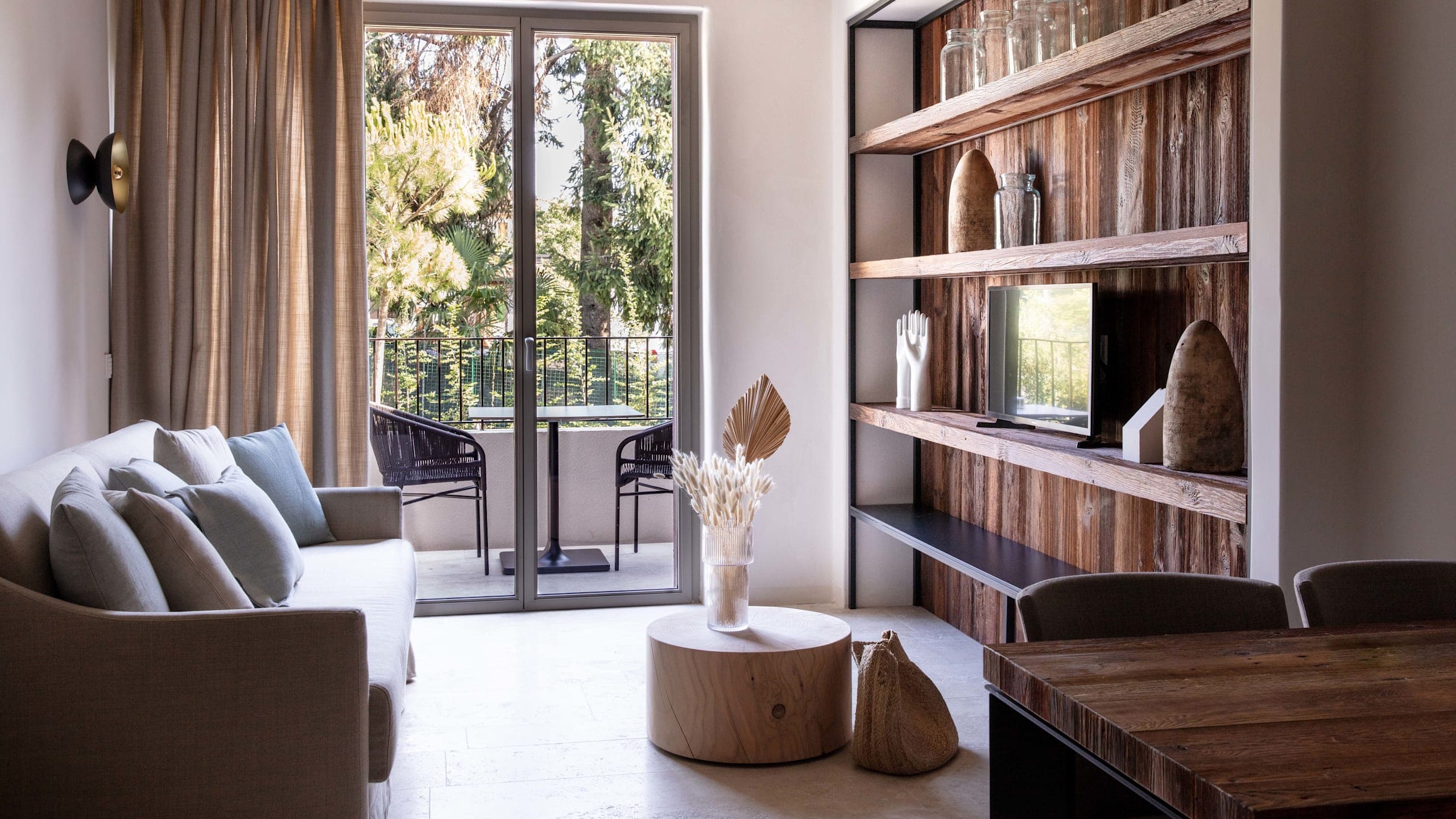 Garden View Apartment - Image 5