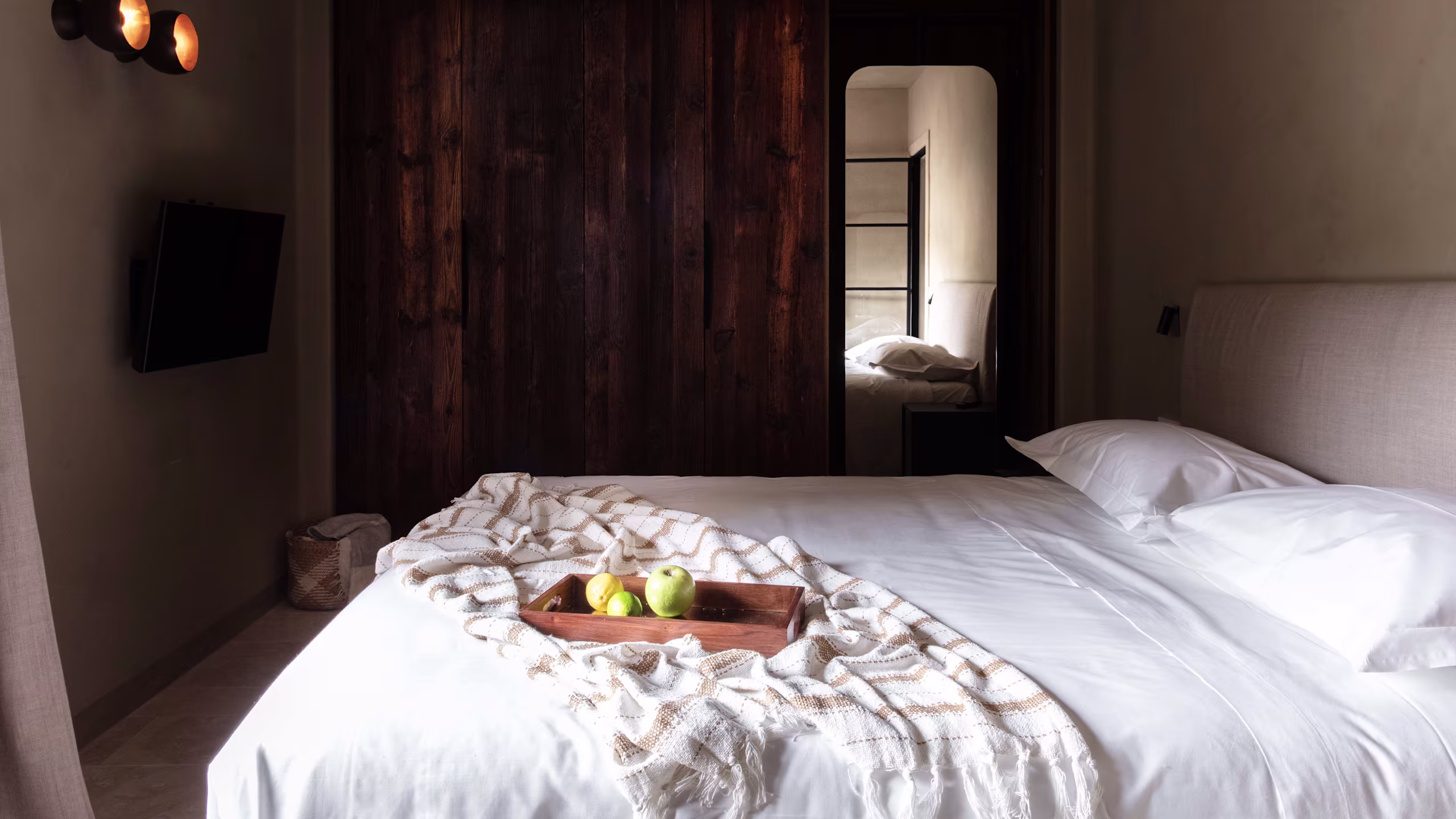 Lake View Apartment - Image 2