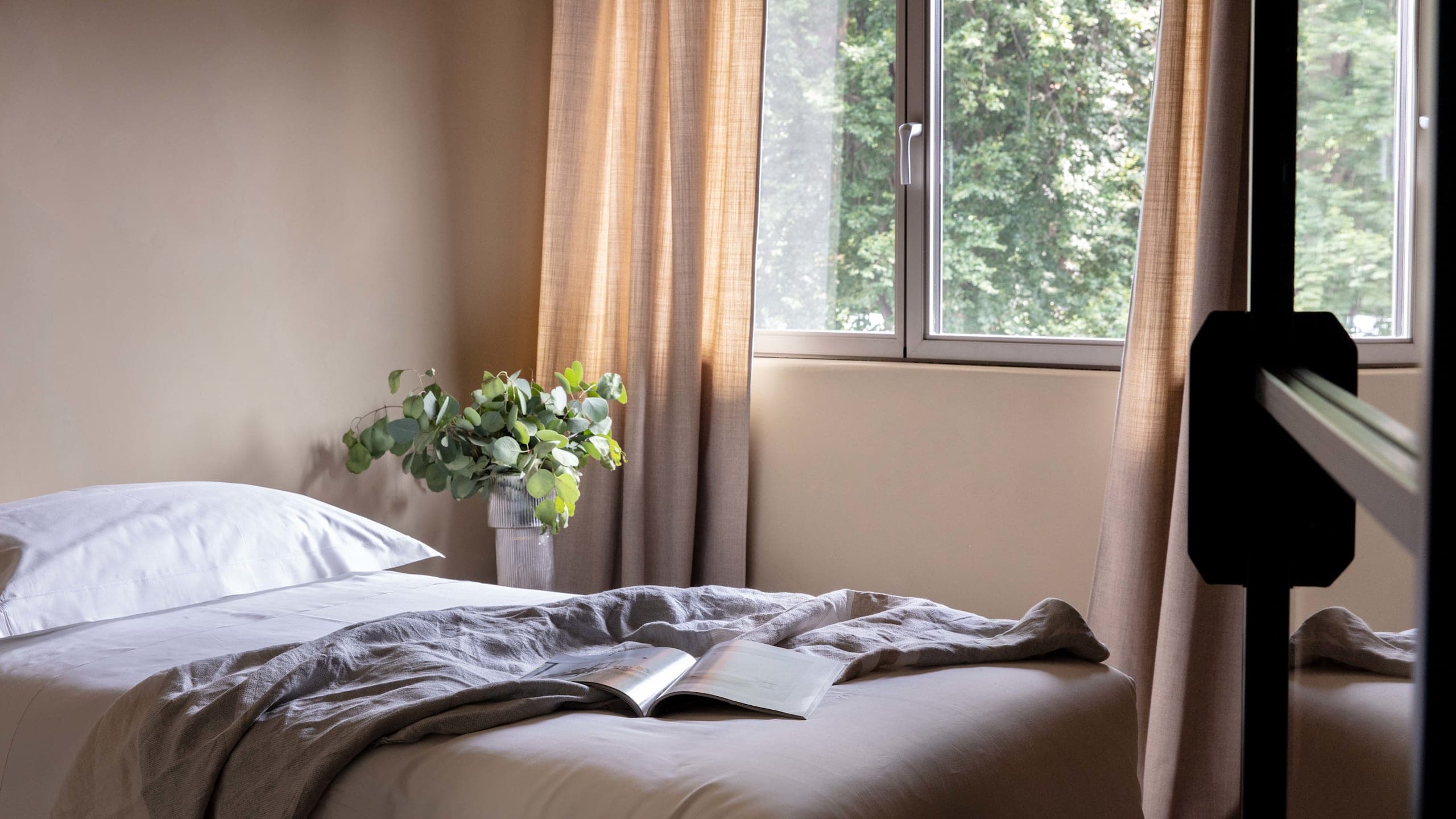 Lake View Apartment - Image 1