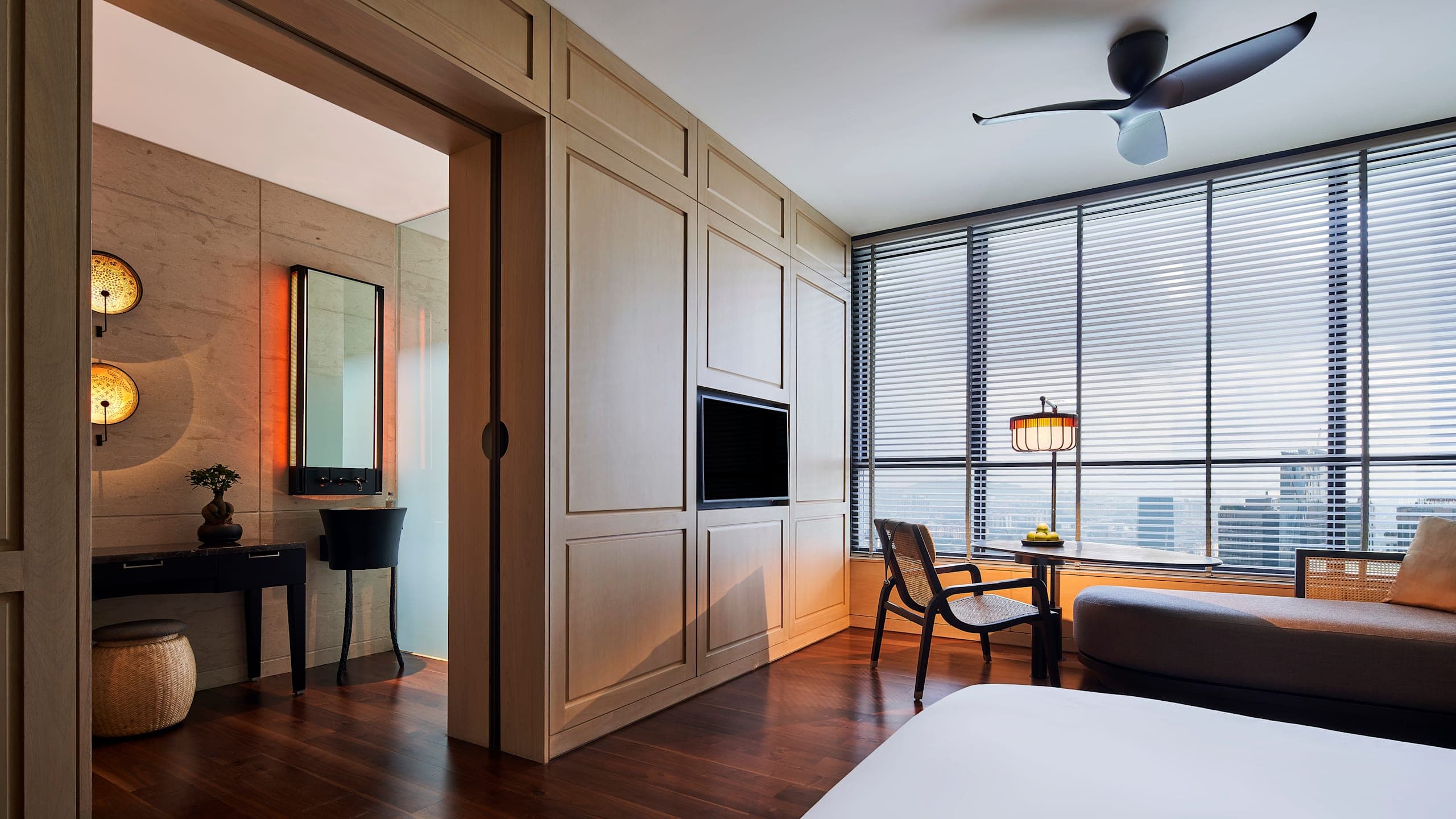 Deluxe King Room - Image 1