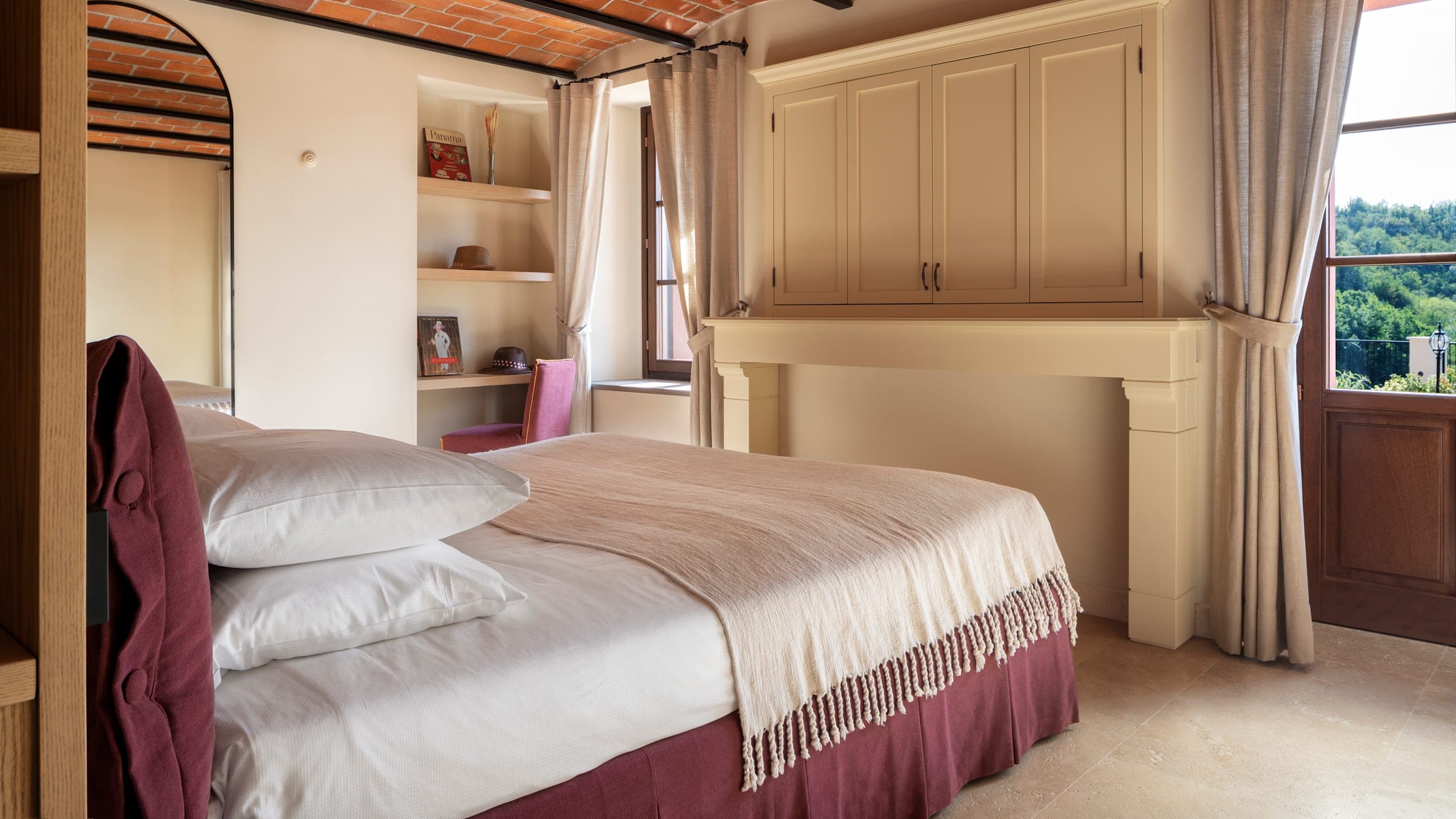 Deluxe Double Room - Image 2