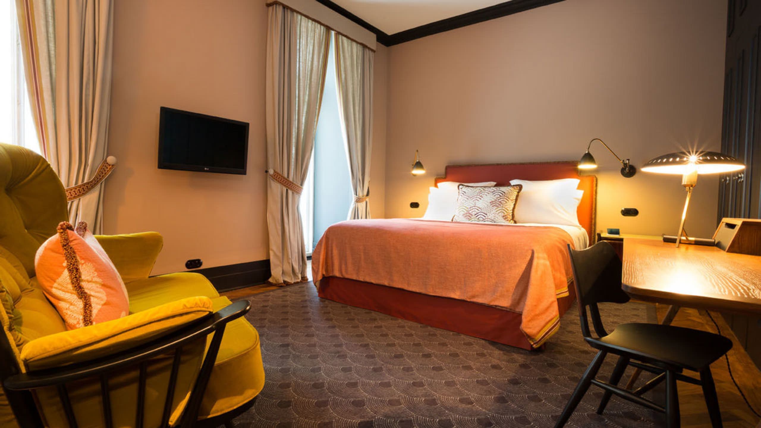 Deluxe Room - Image 2