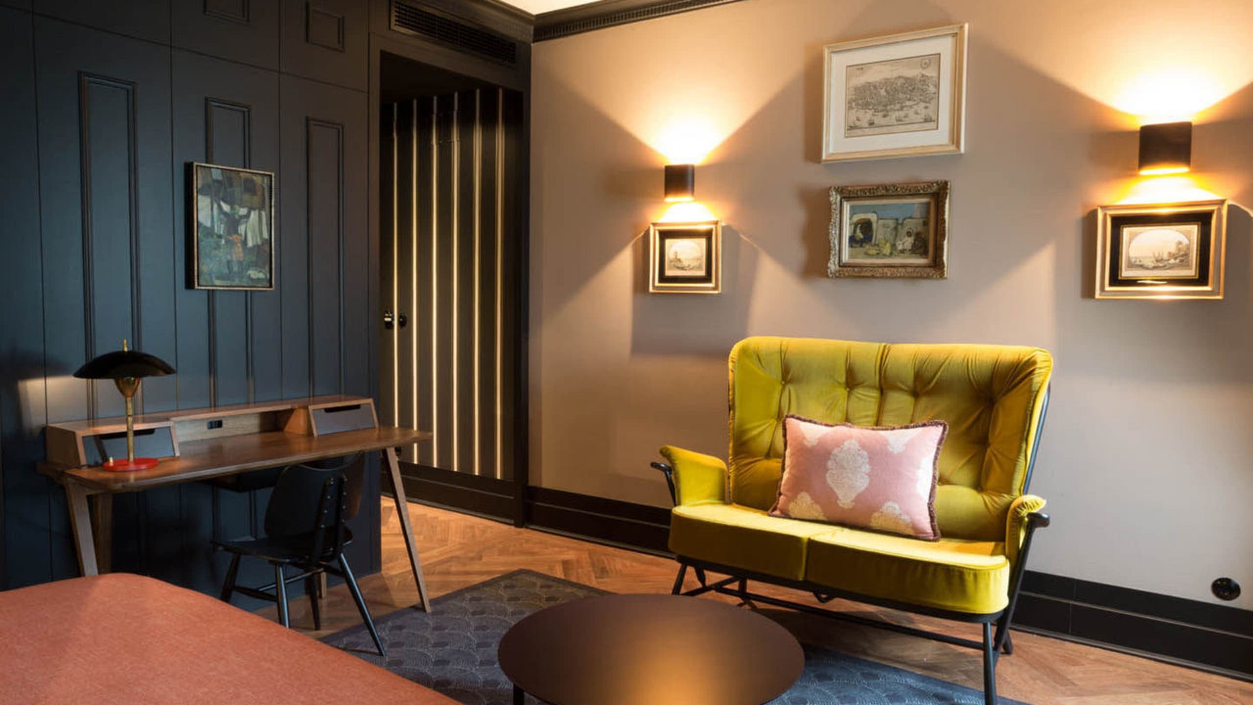 Deluxe Room - Image 1