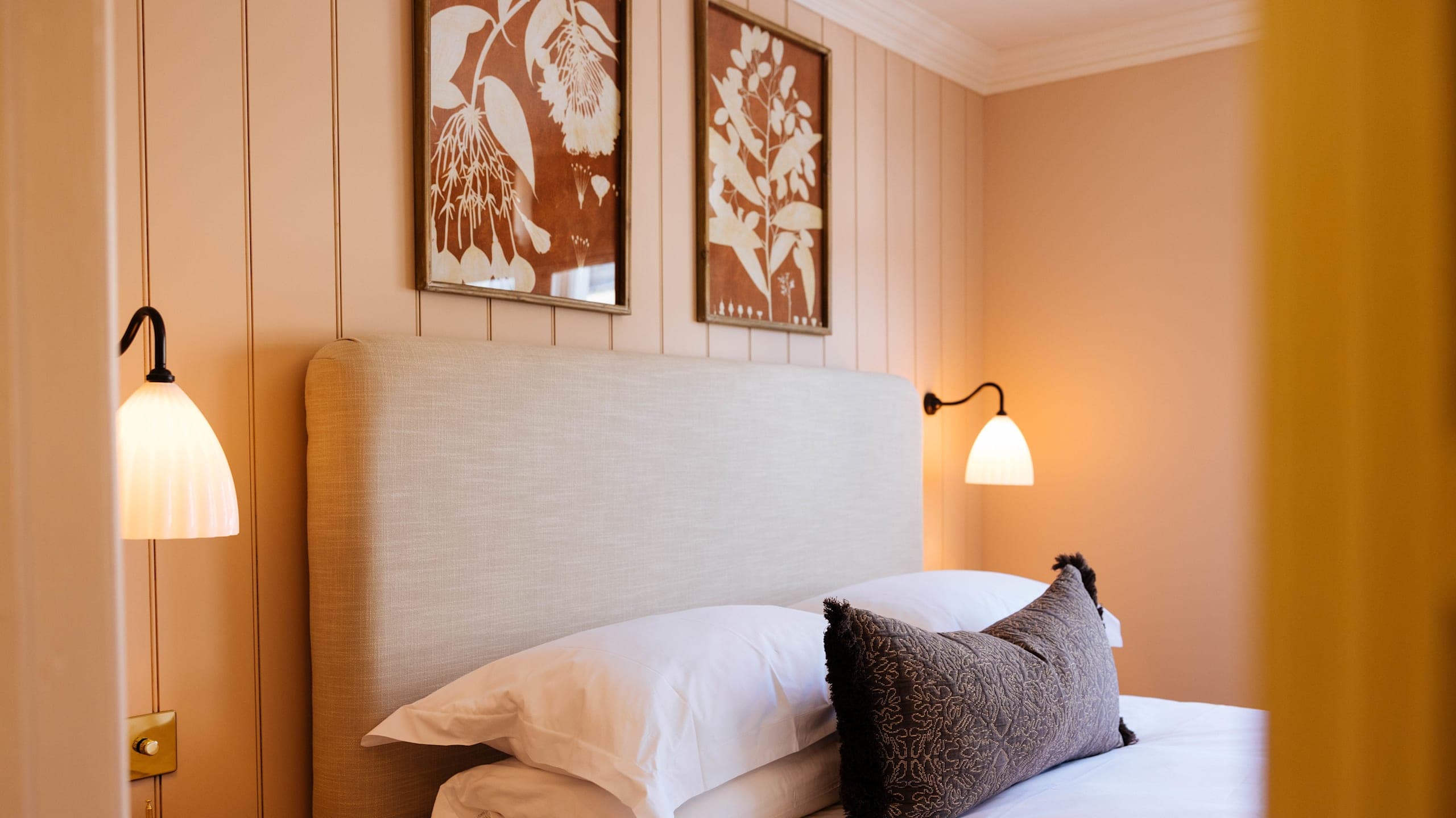 Classic King Size Bedroom - Image 6