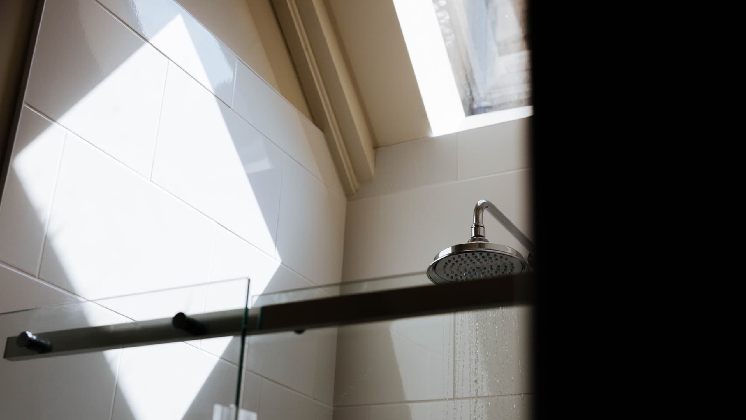 Classic King Size Bedroom - Image 3