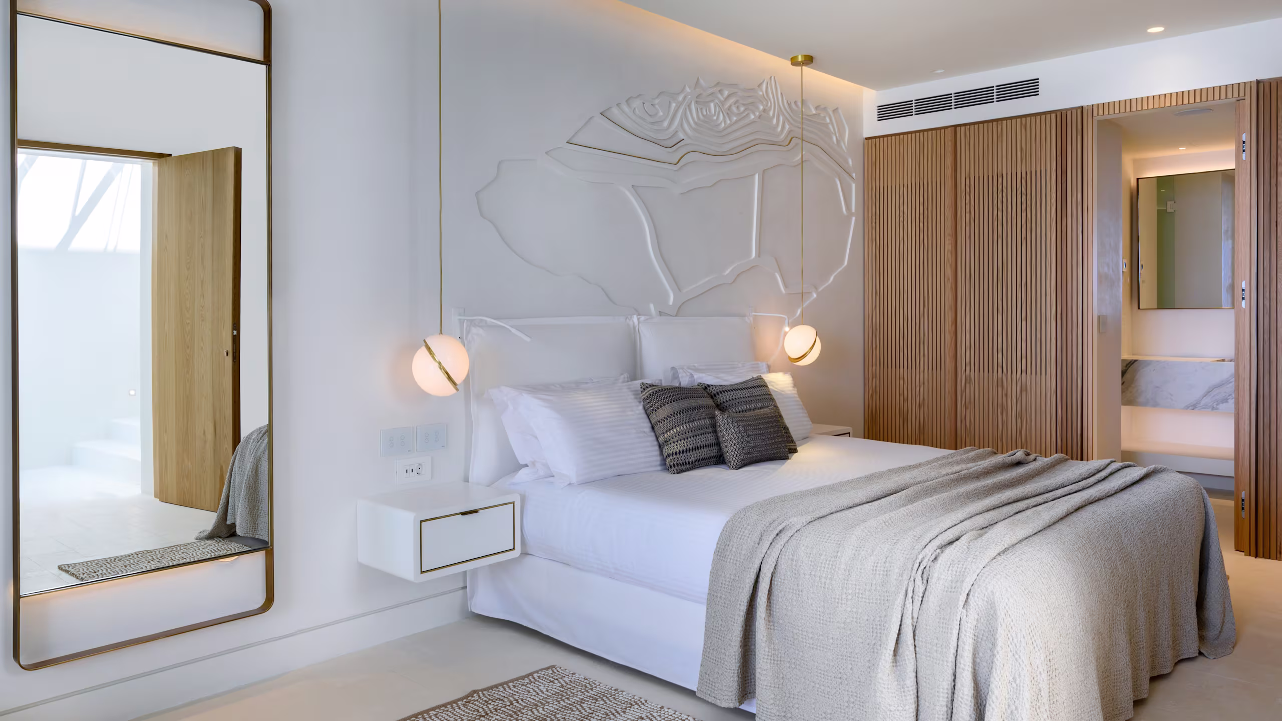 Junior Suite Sea View with Outdoor Jacuzzi - Image 3