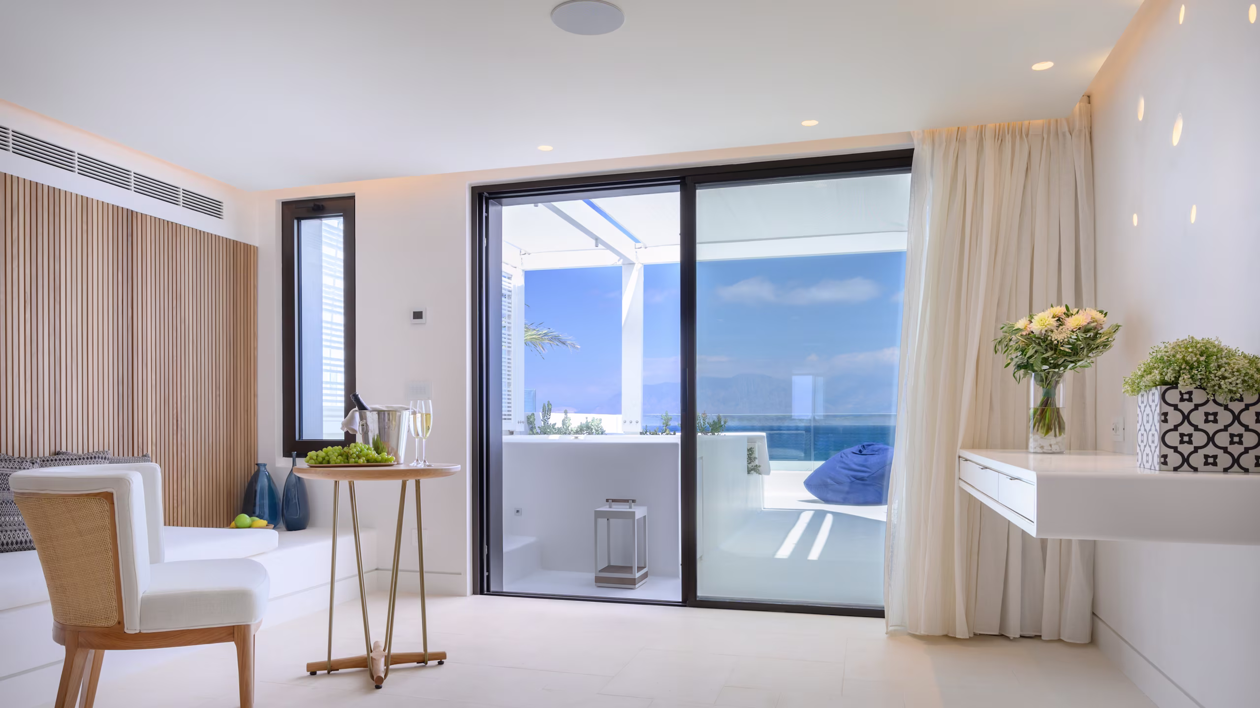 Junior Suite Sea View with Outdoor Jacuzzi - Image 2