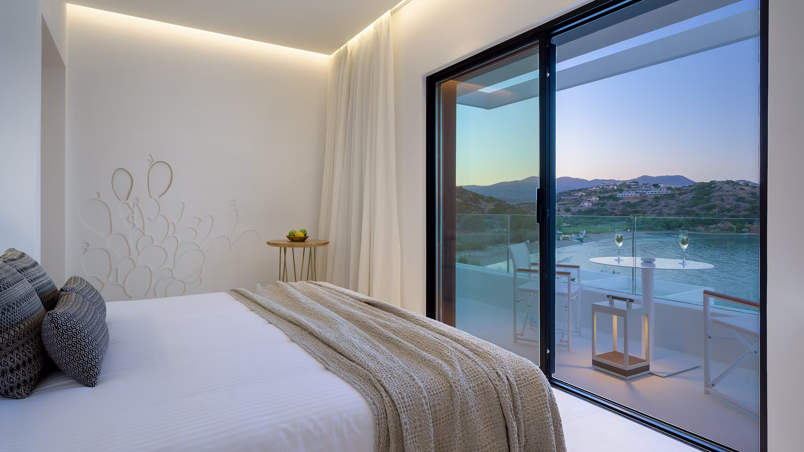 Junior Suite Sea View with Outdoor Jacuzzi - Image 1