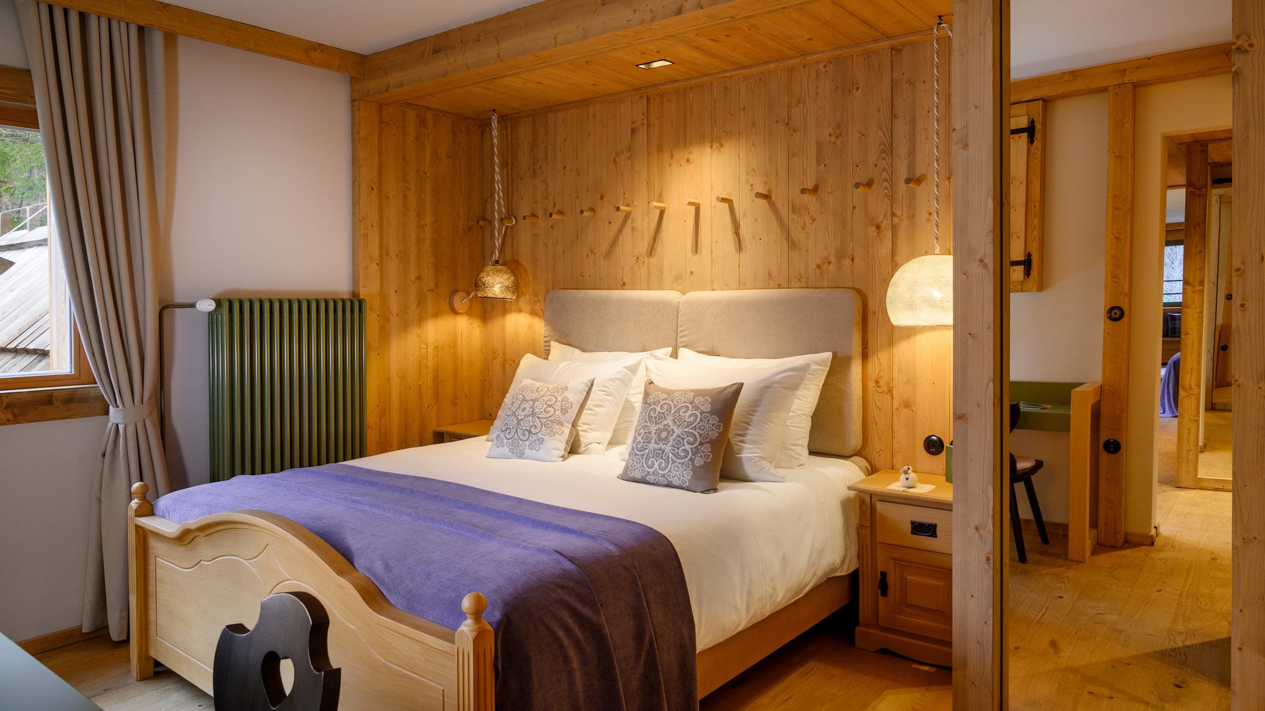 Corner Deluxe Family Room - Image 5