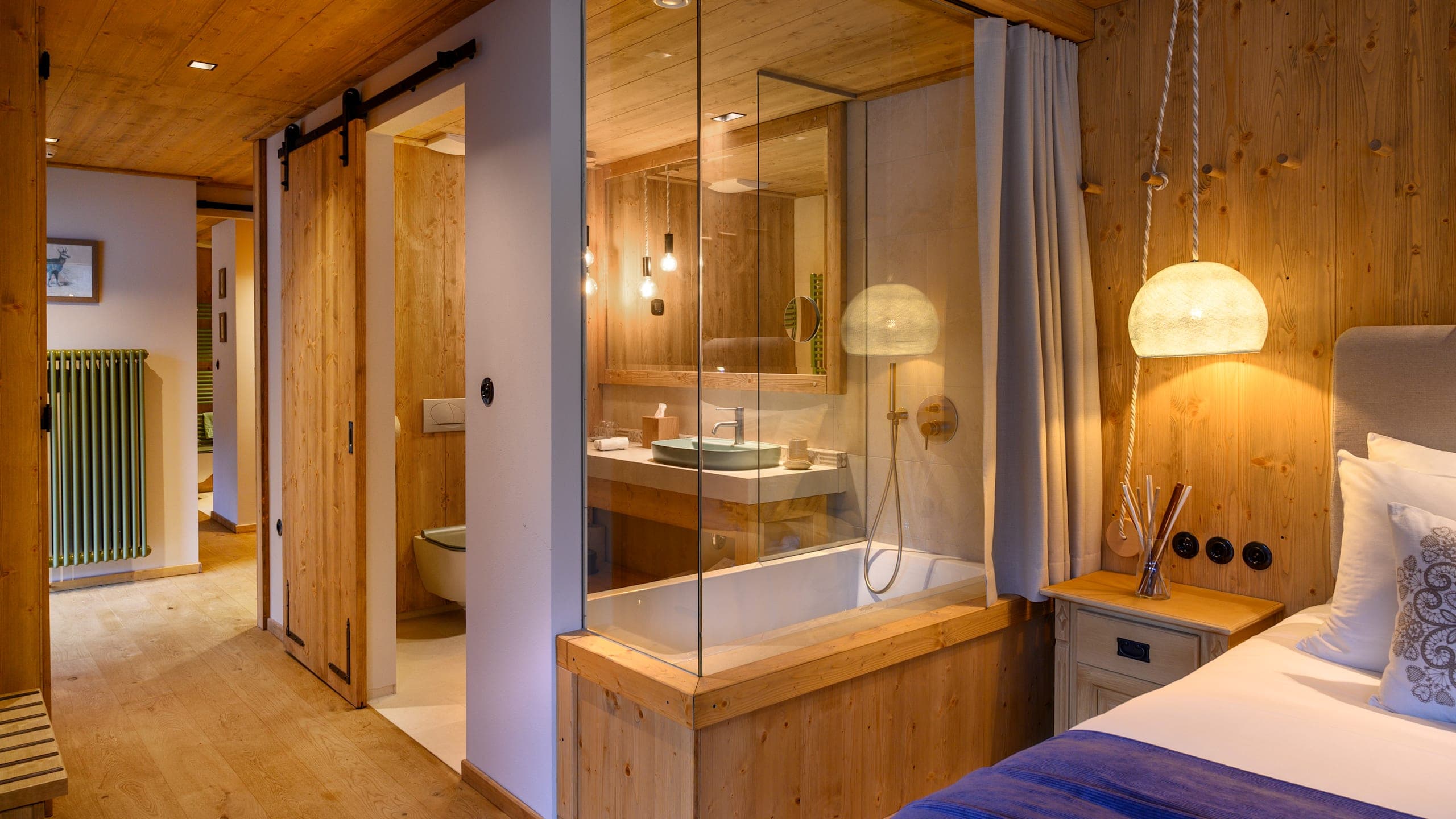 Corner Deluxe Family Room - Image 3