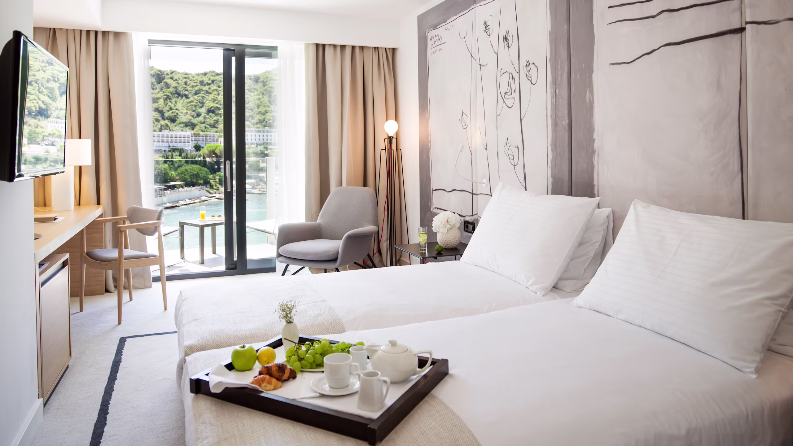 Superior Room with Sea View and Balcony - Image 2
