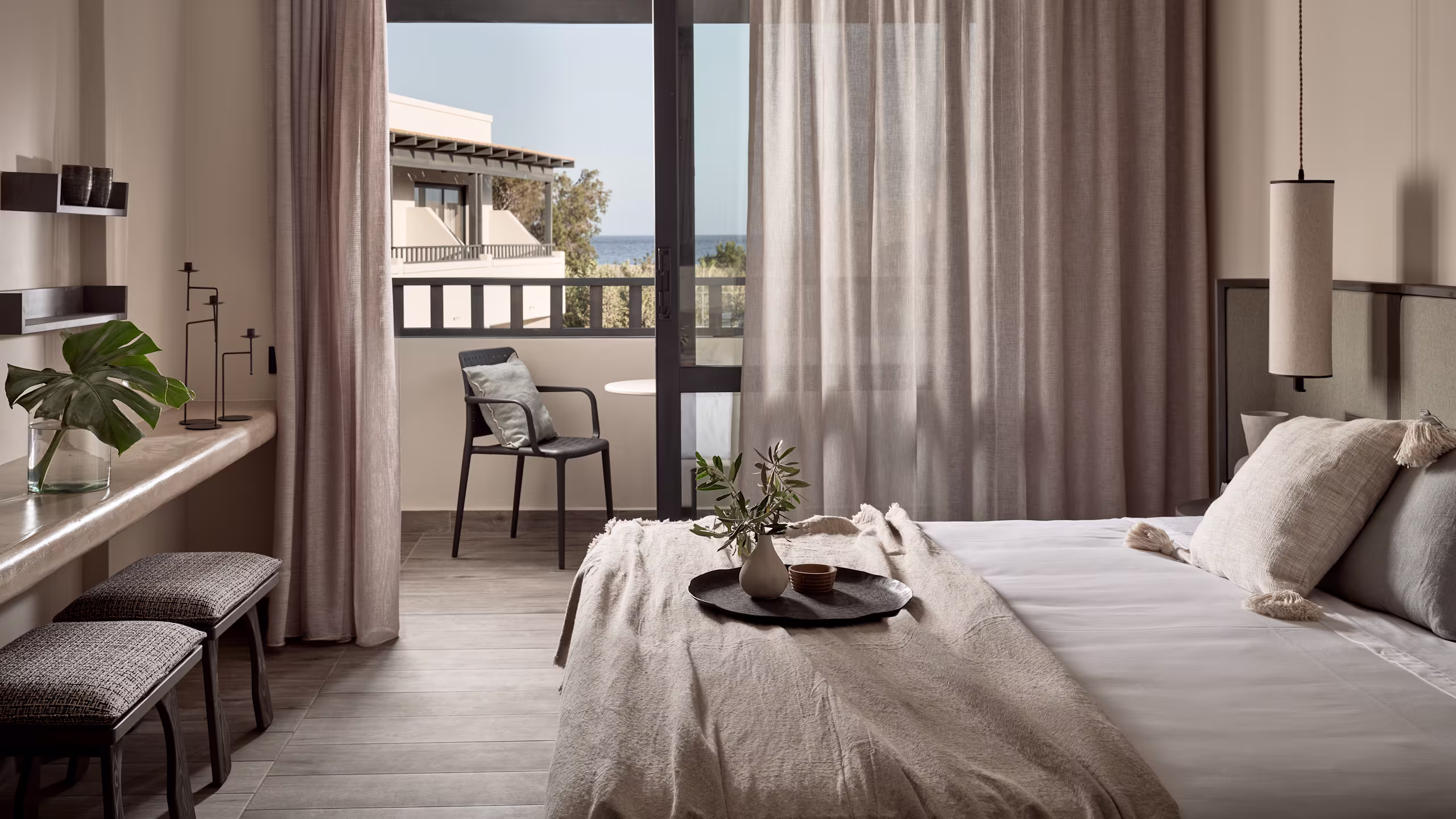 Evergreen Deluxe with Balcony - Image 3