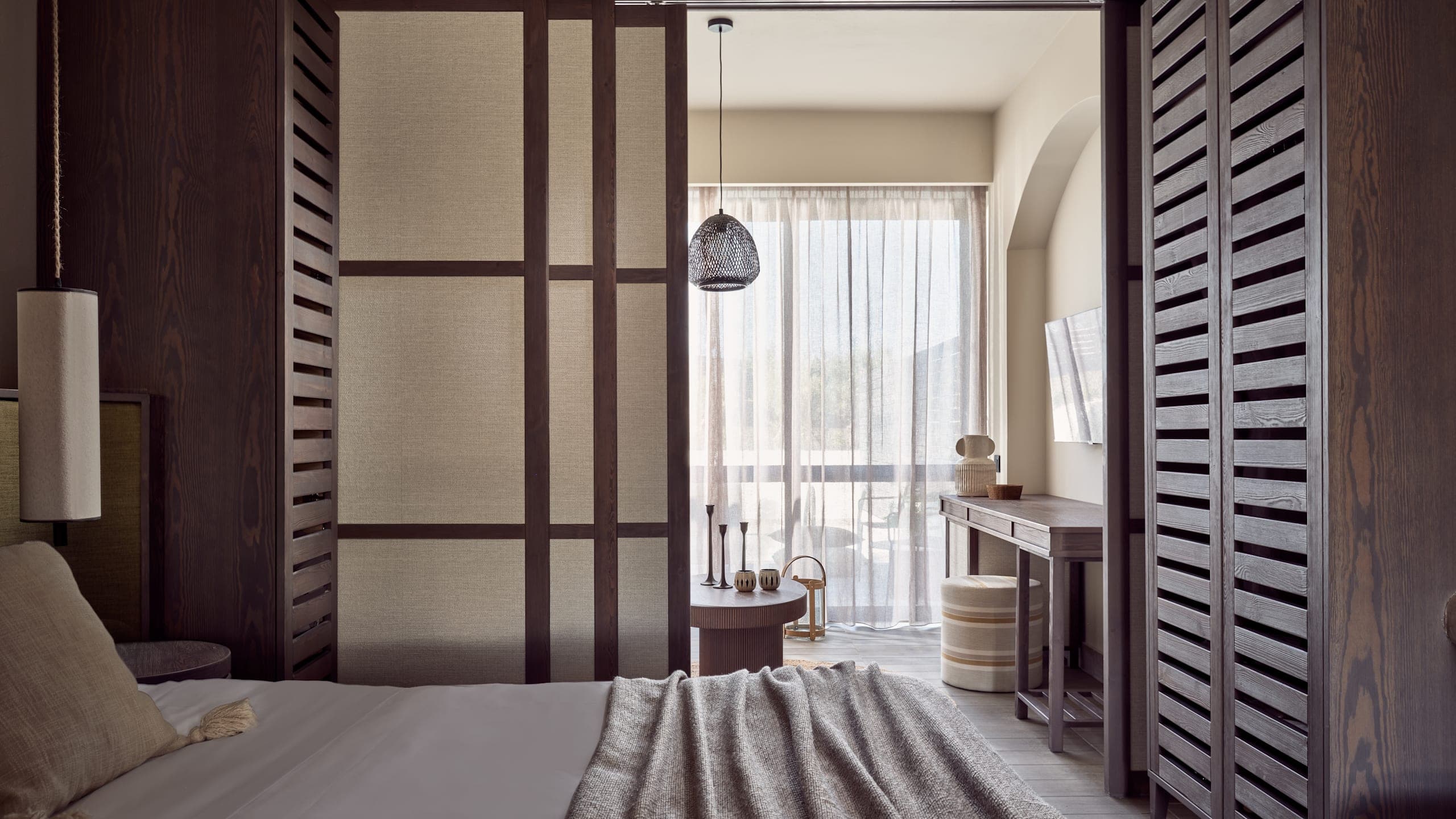 Evergreen Junior Suite with Balcony - Image 2