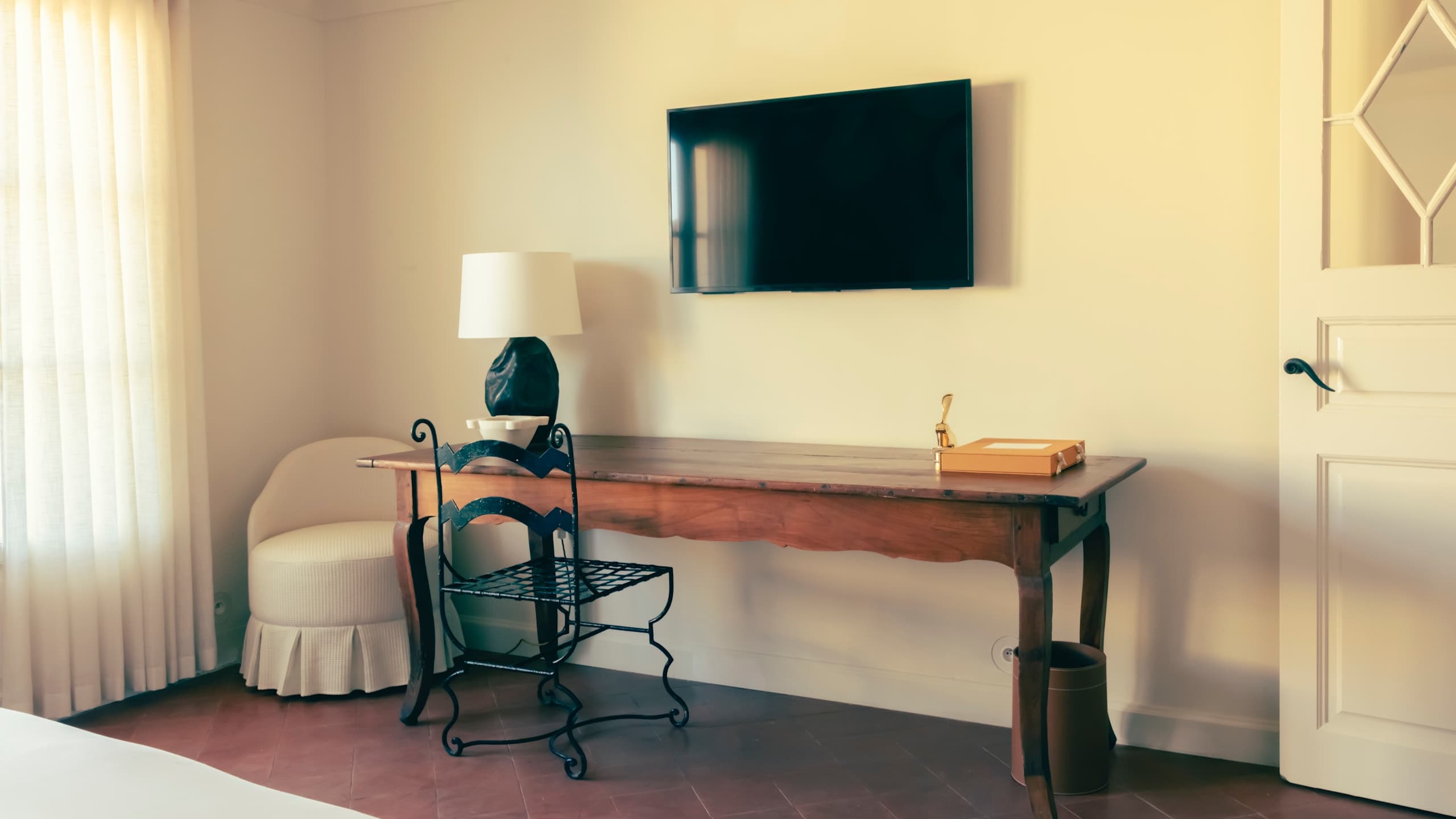 The Classic Room - Image 1