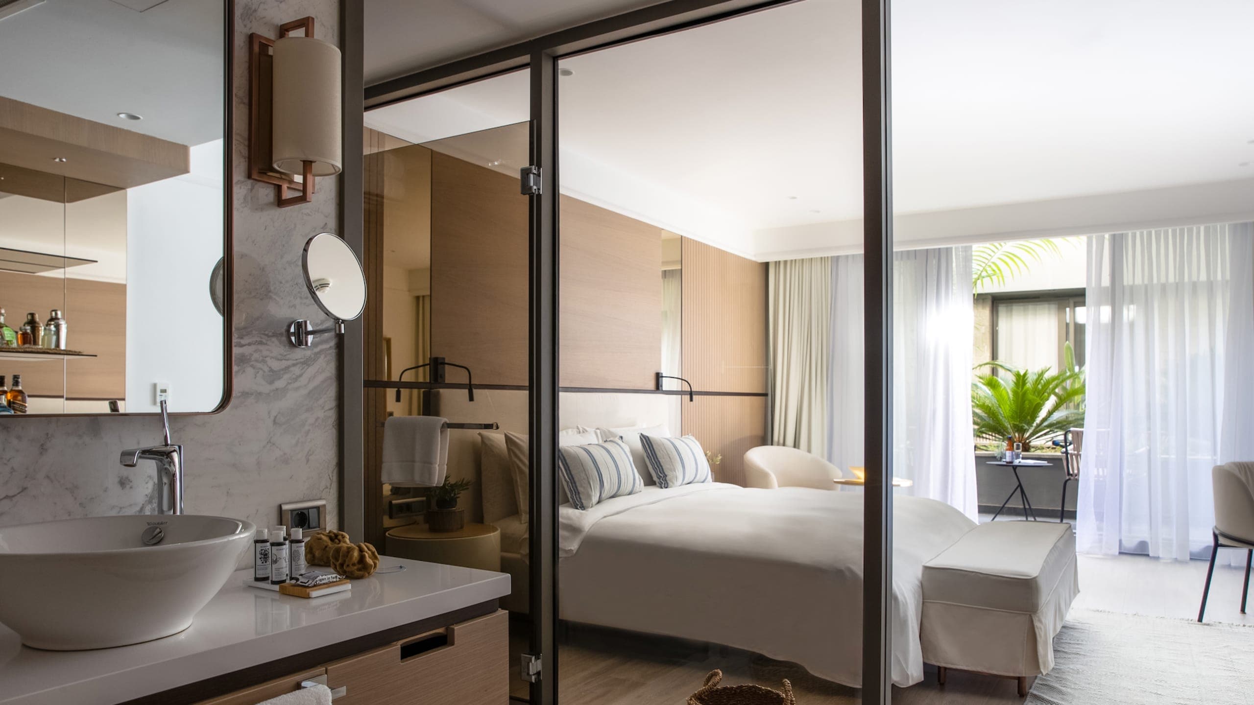 Deluxe Atrium View Room - Image 1