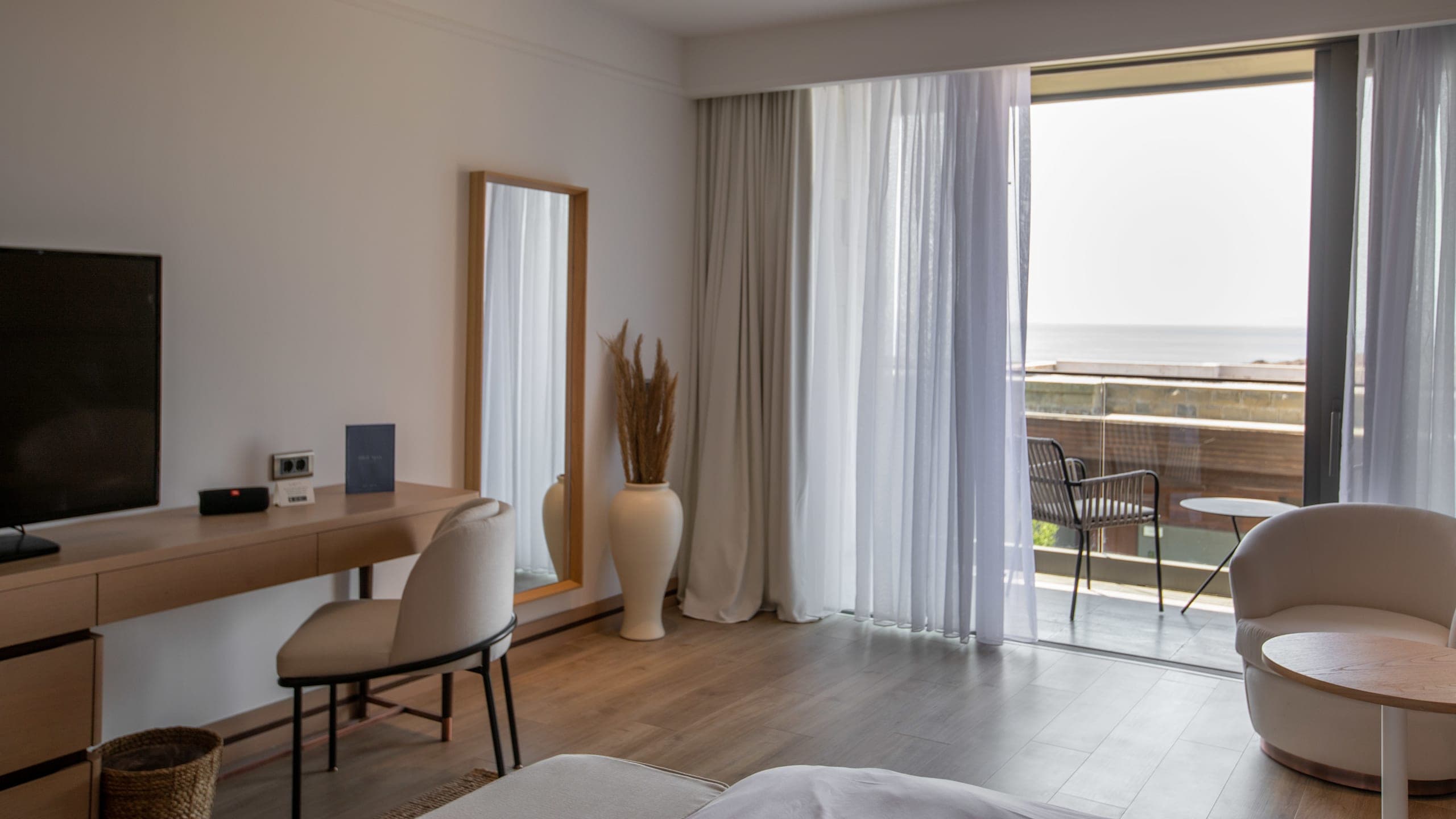 Deluxe Partial Sea View Room - Image 2