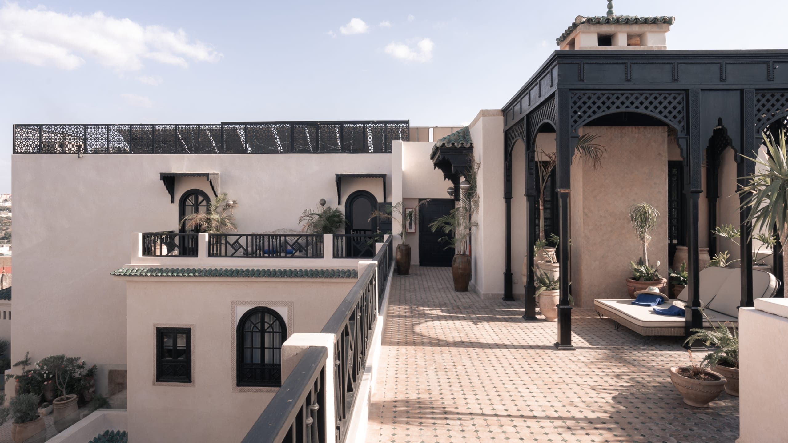 Deluxe Superior Room - Image 11