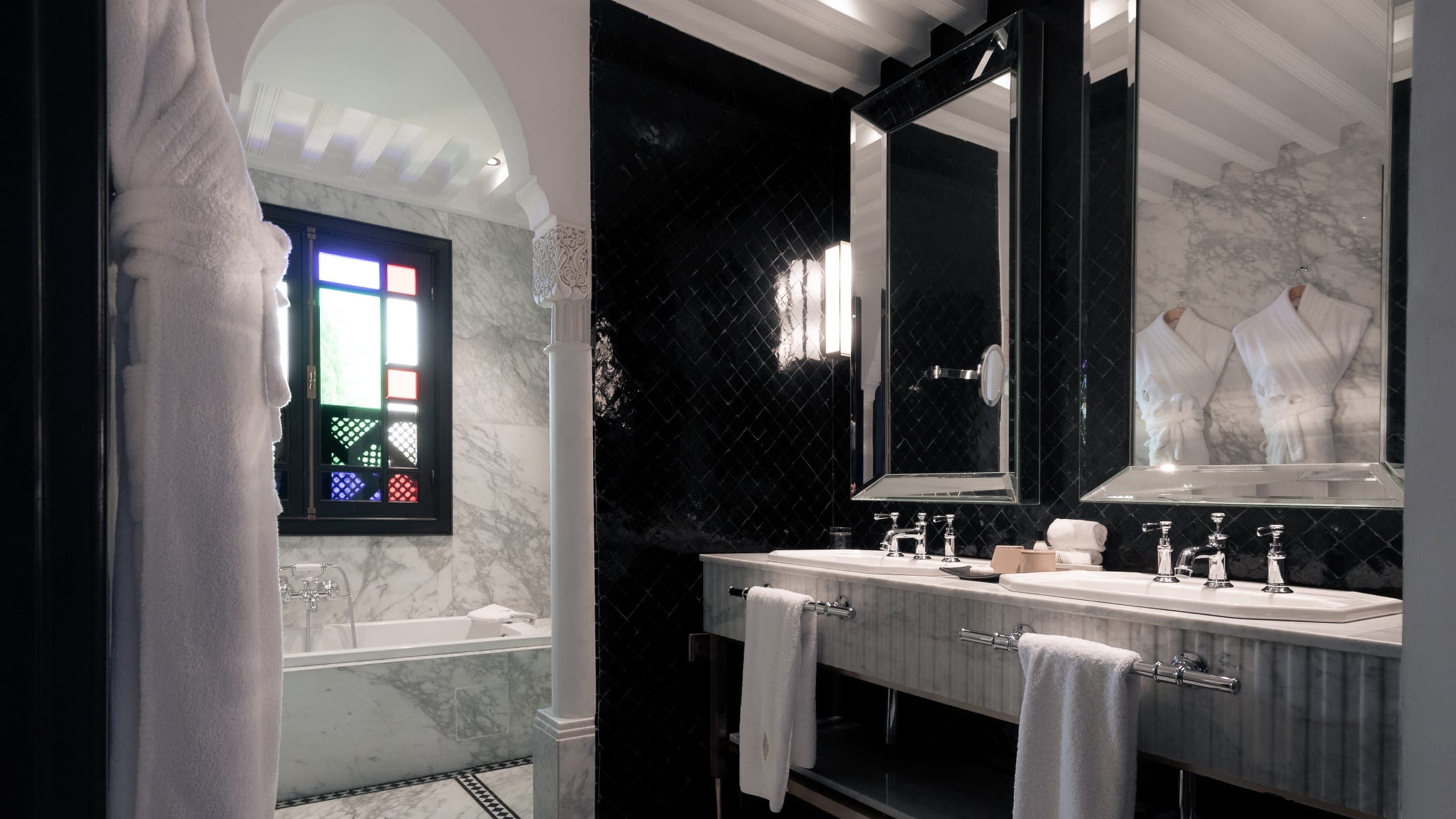 Deluxe Superior Room - Image 10