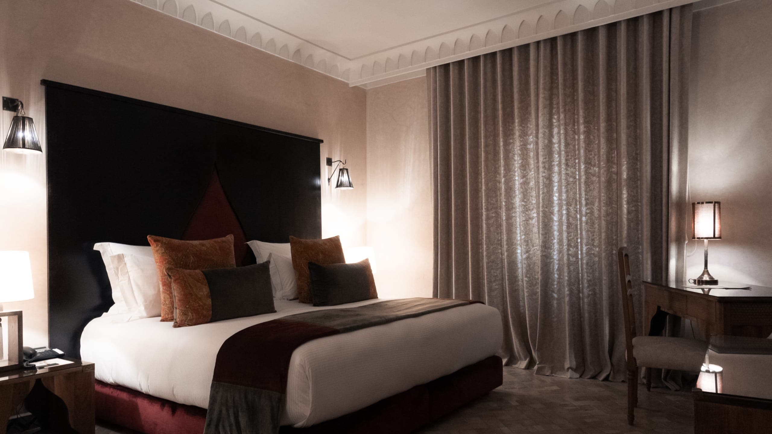 Deluxe Room - Image 4