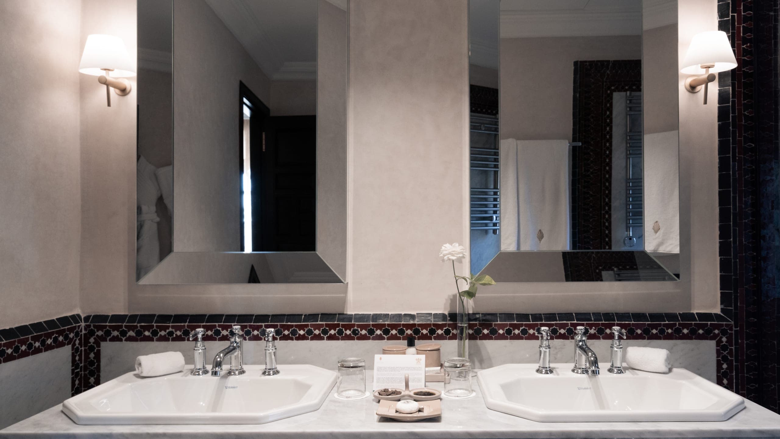 Deluxe Room - Image 2