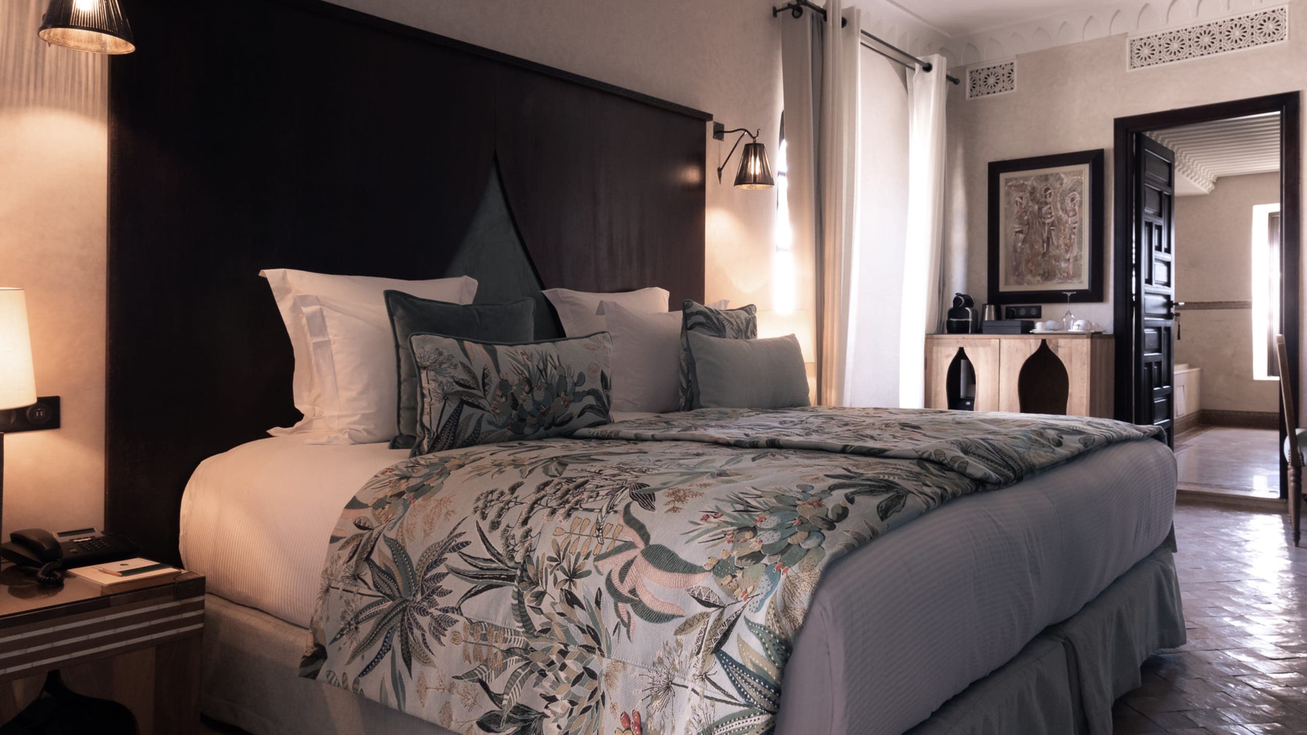 Deluxe Superior Room - Image 3