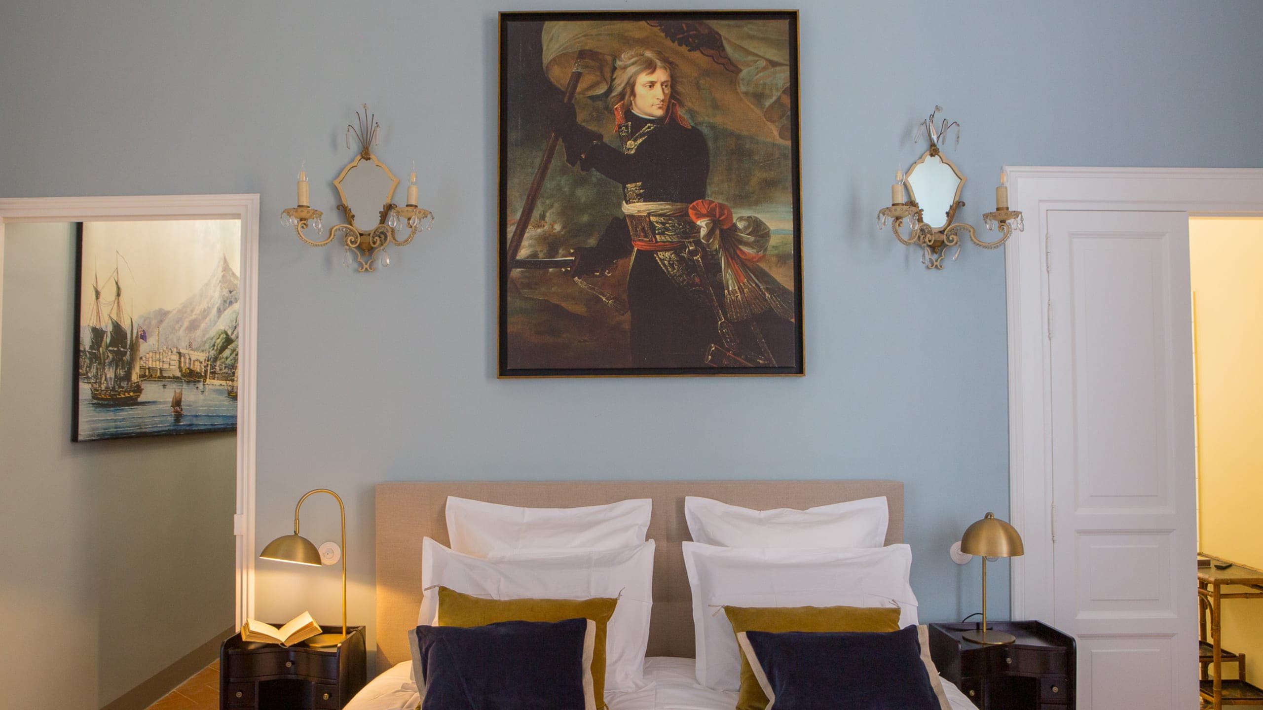 Blue Room - Image 8