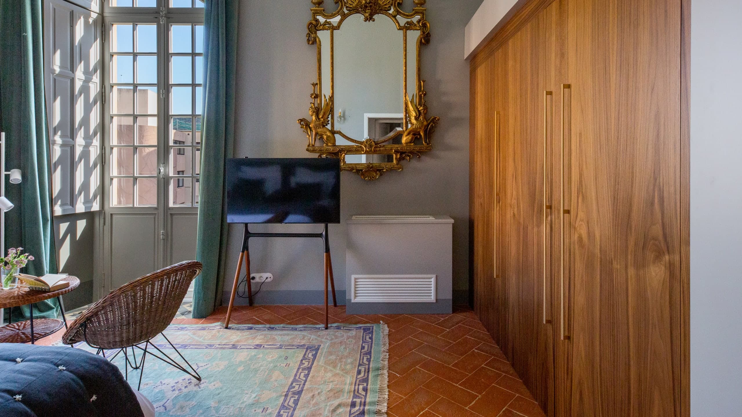Grey Room - Image 9