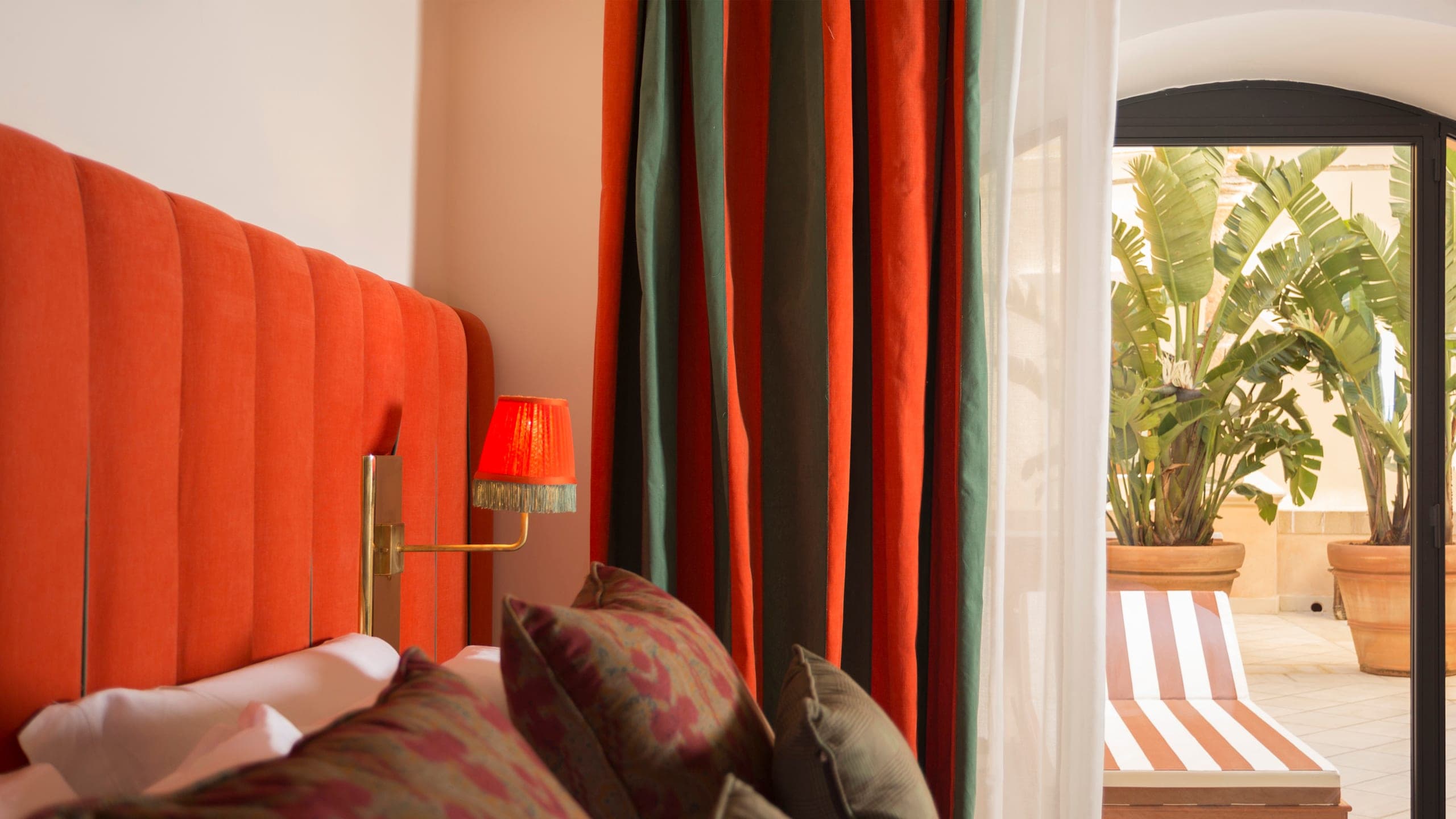 Deluxe Room - Image 7