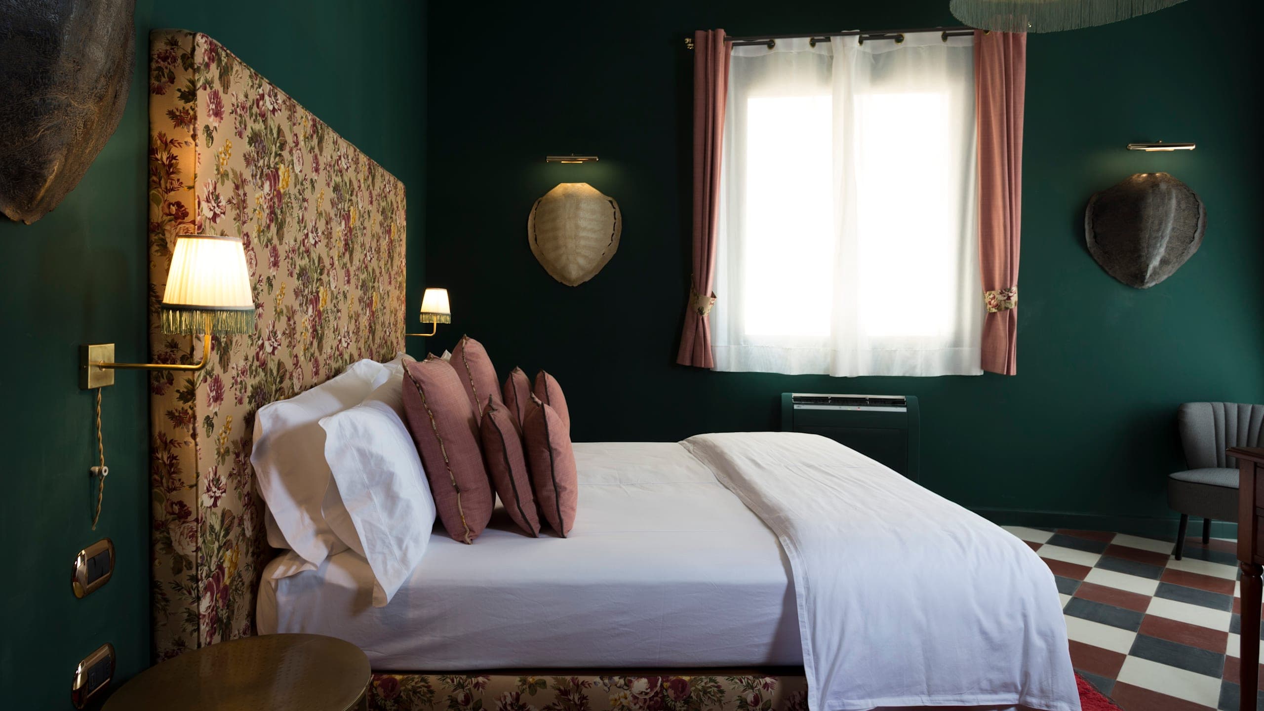 Deluxe Room - Image 5