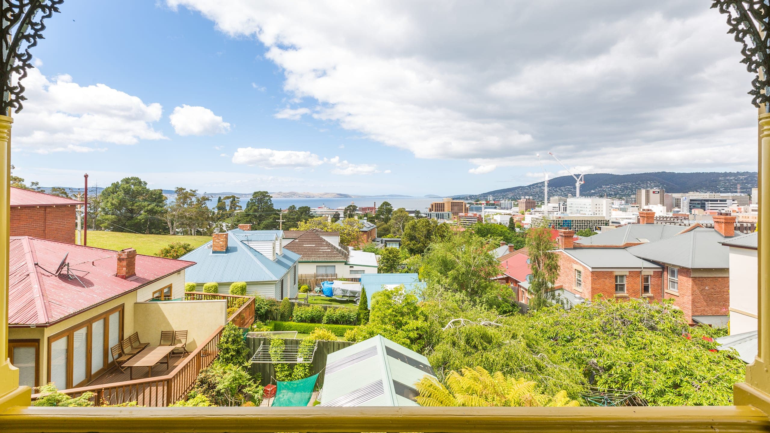 Basil Crisp Room - Image 1