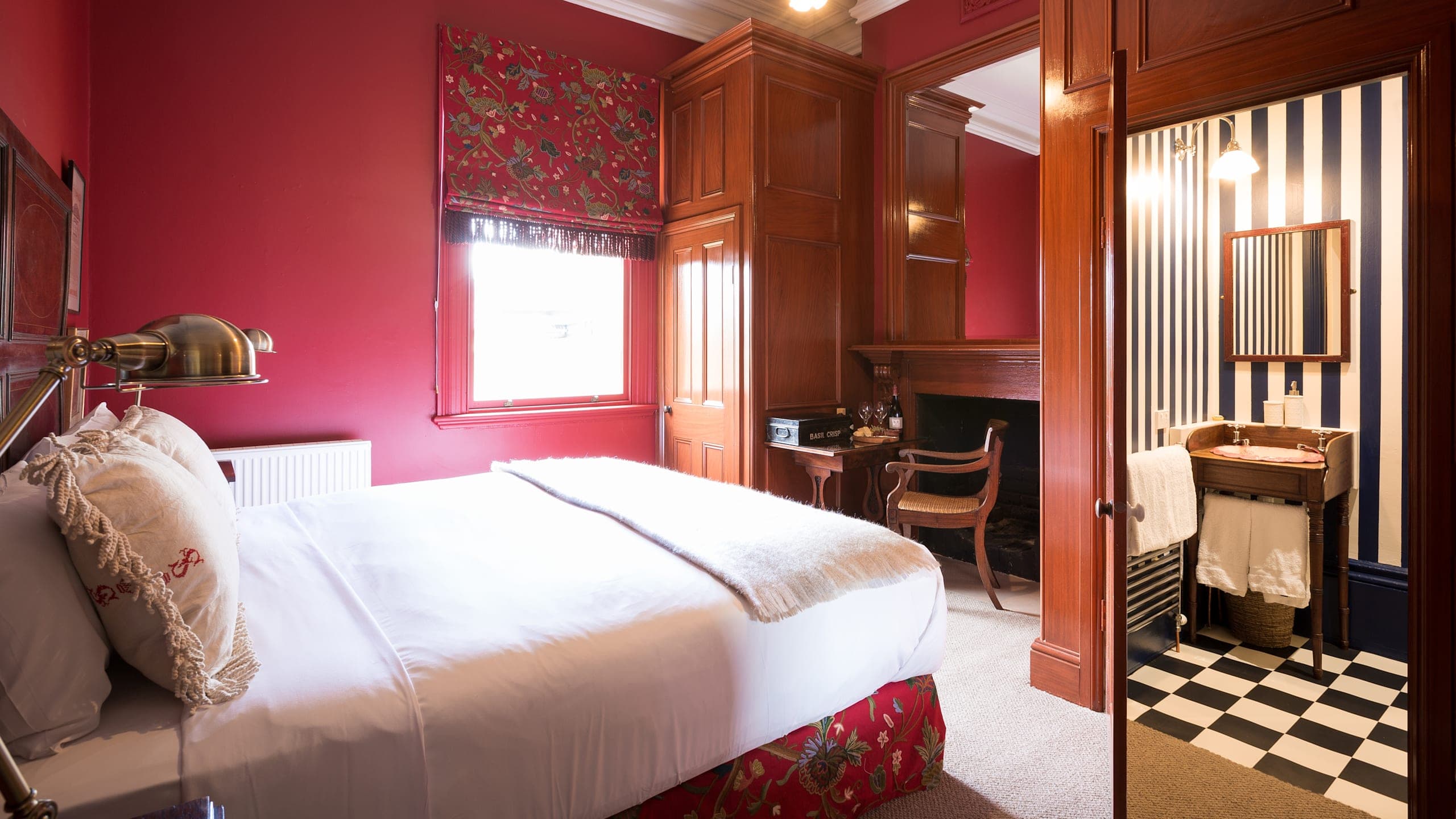 Basil Crisp Room - Image 2