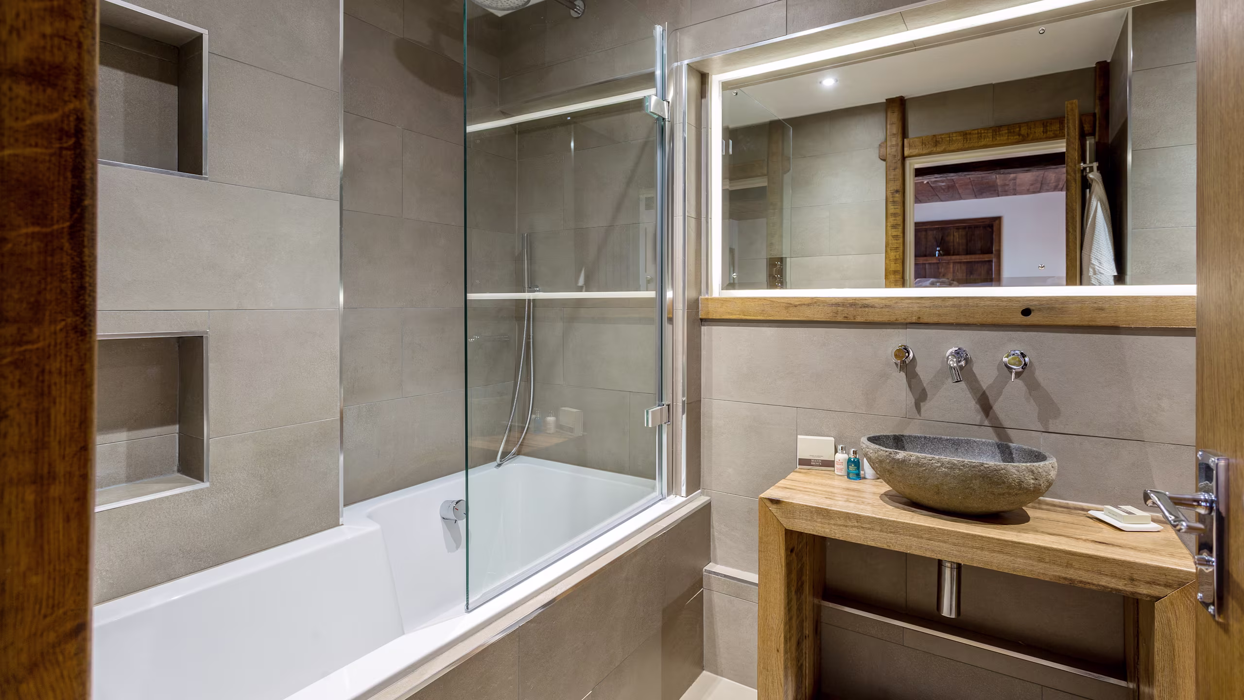 Room Eleven - Image 3