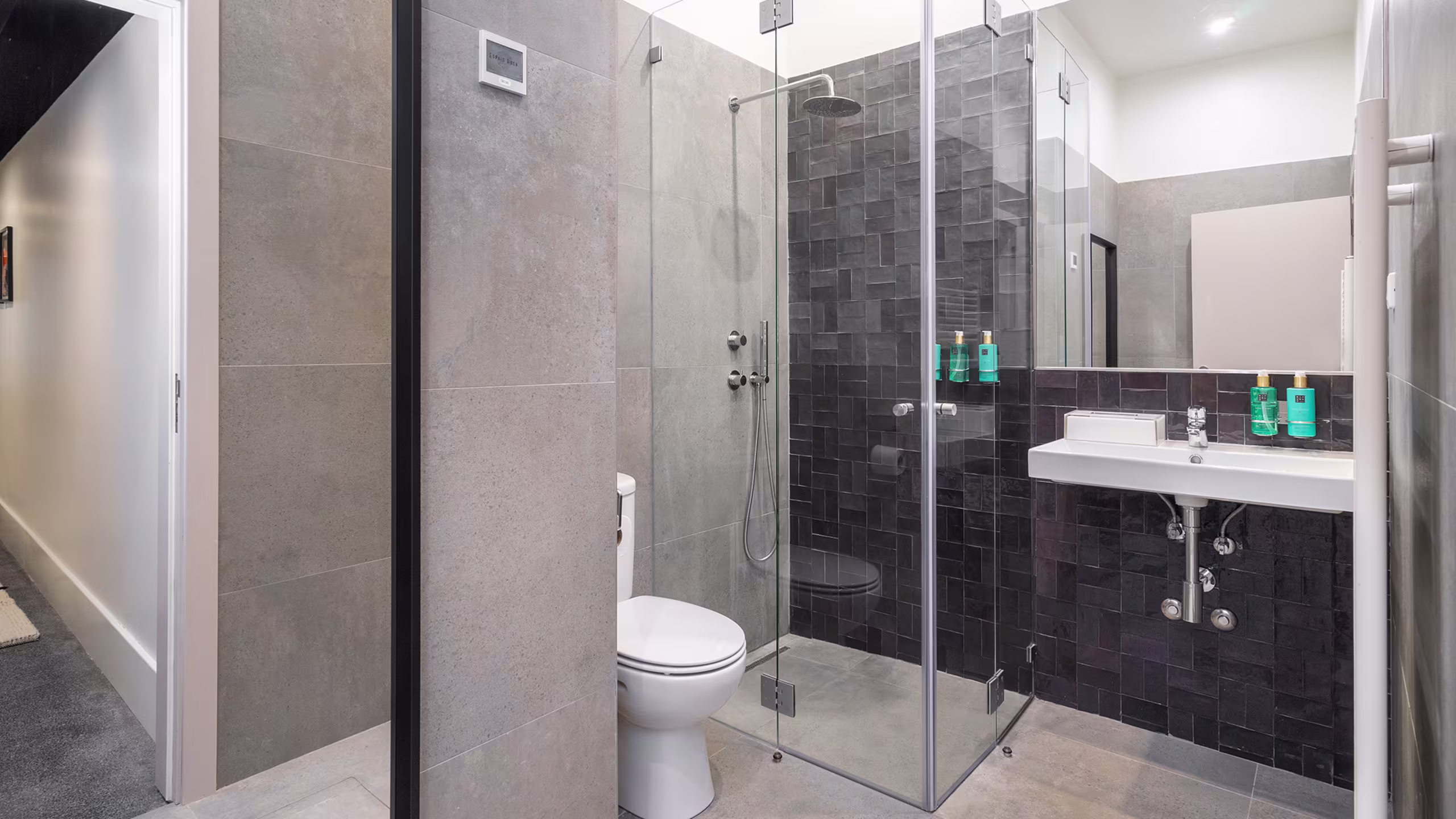 City Retreat Studio Apartment - Image 7