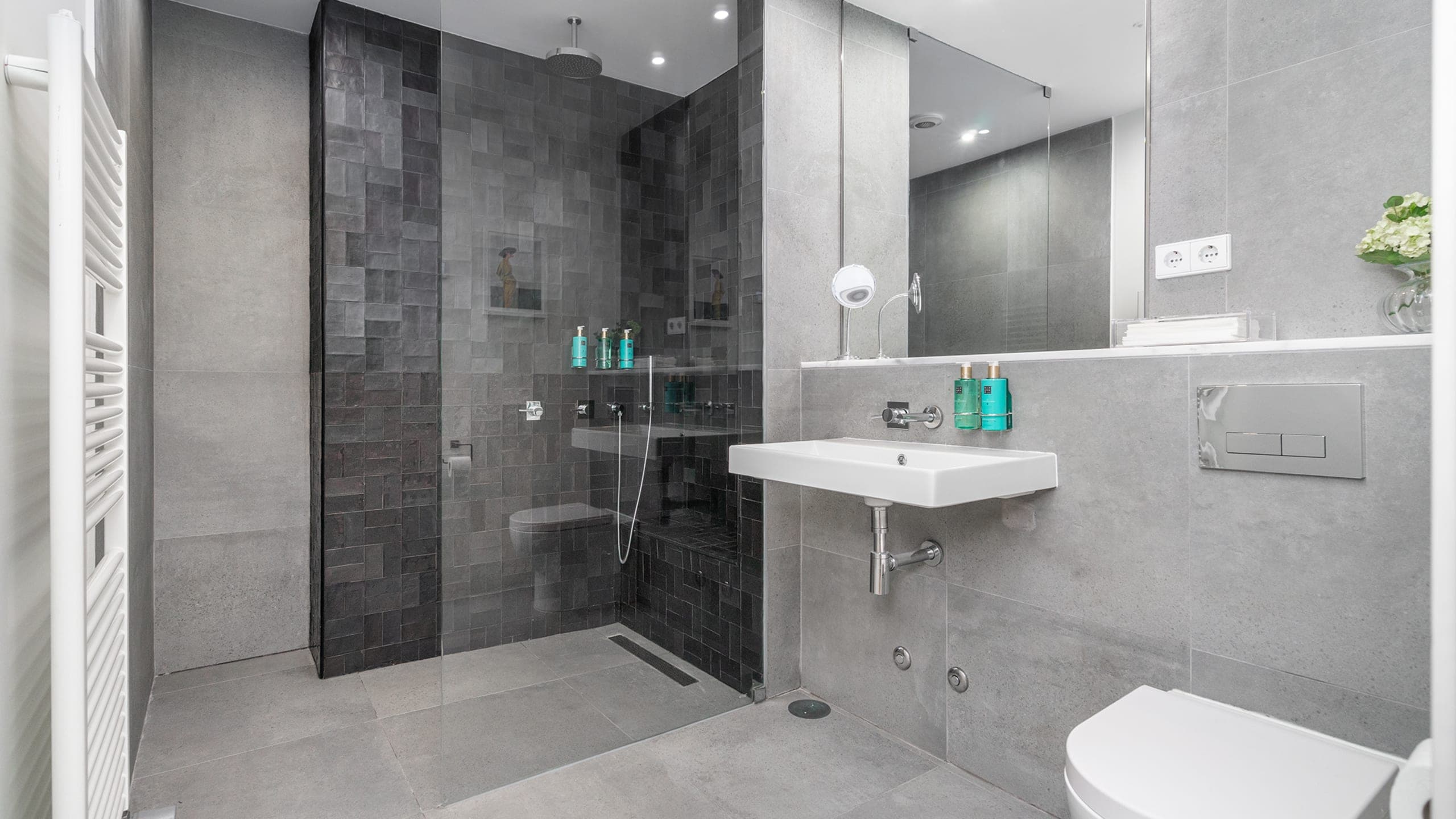 City View Suite (Third Floor) - Image 1