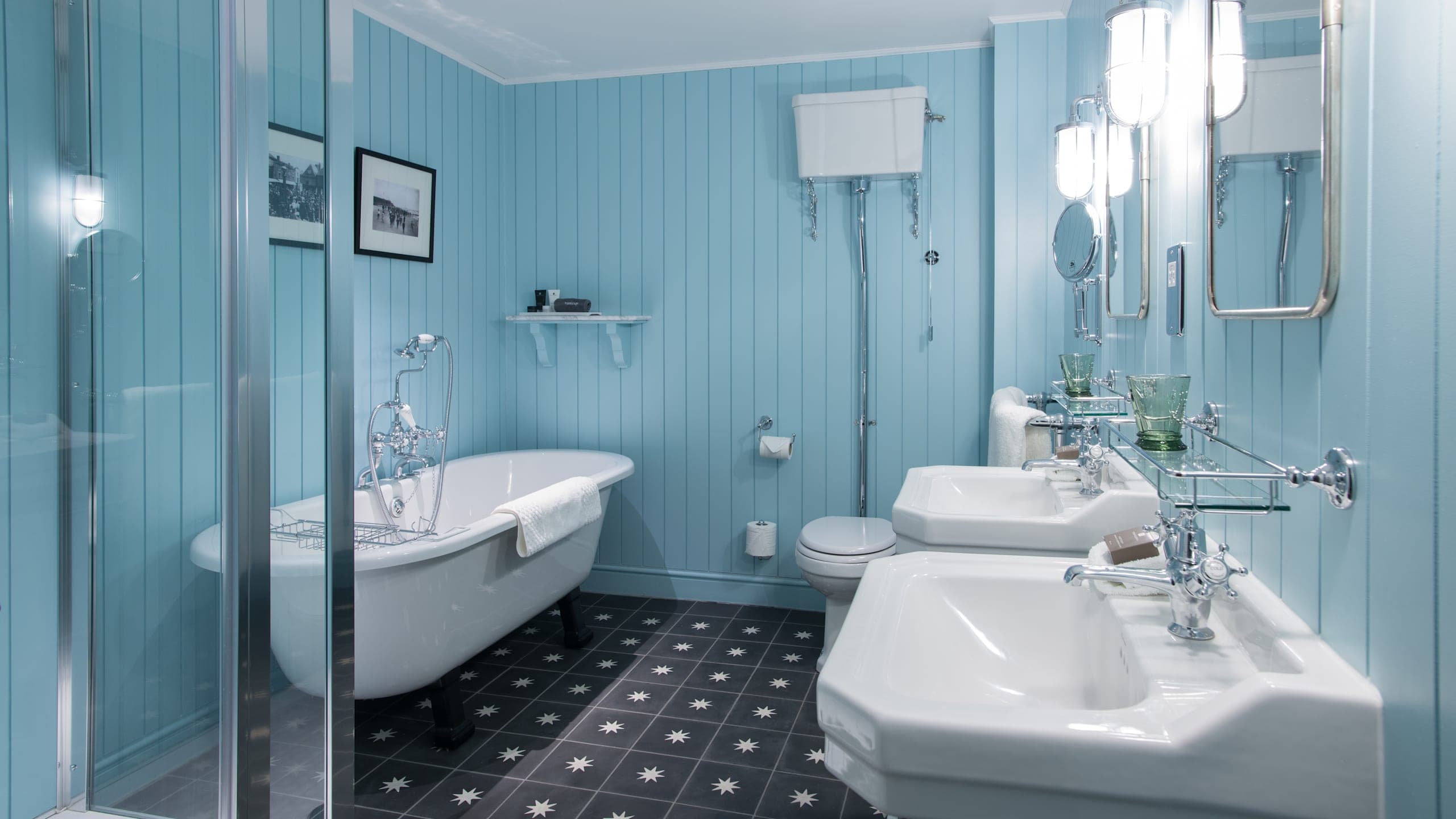 Fabulous Double Room - Image 7