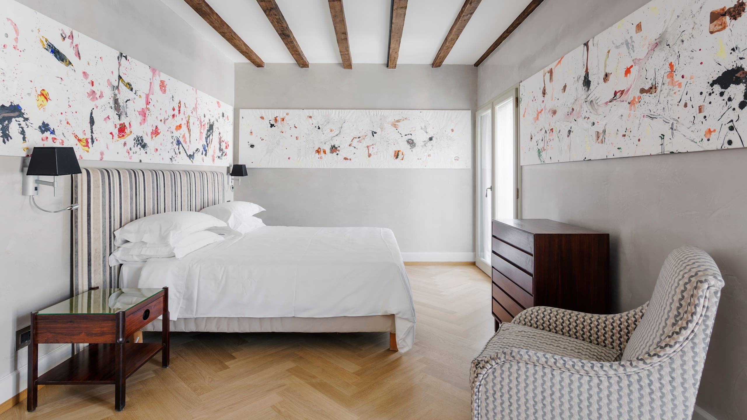 Deluxe Room - Image 4