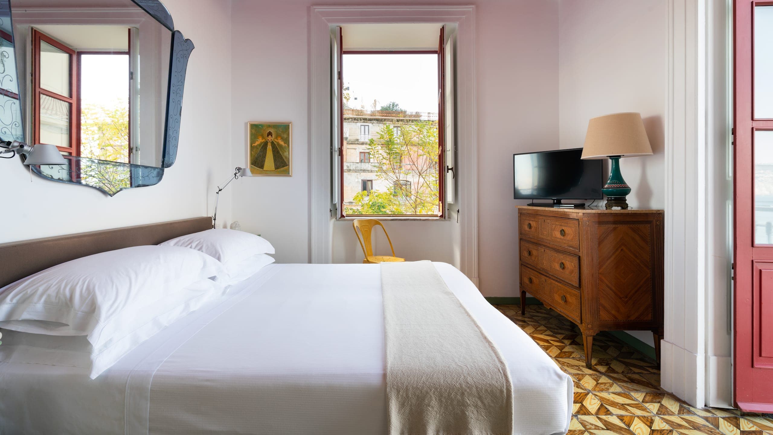 Deluxe Room With Balcony - Image 4