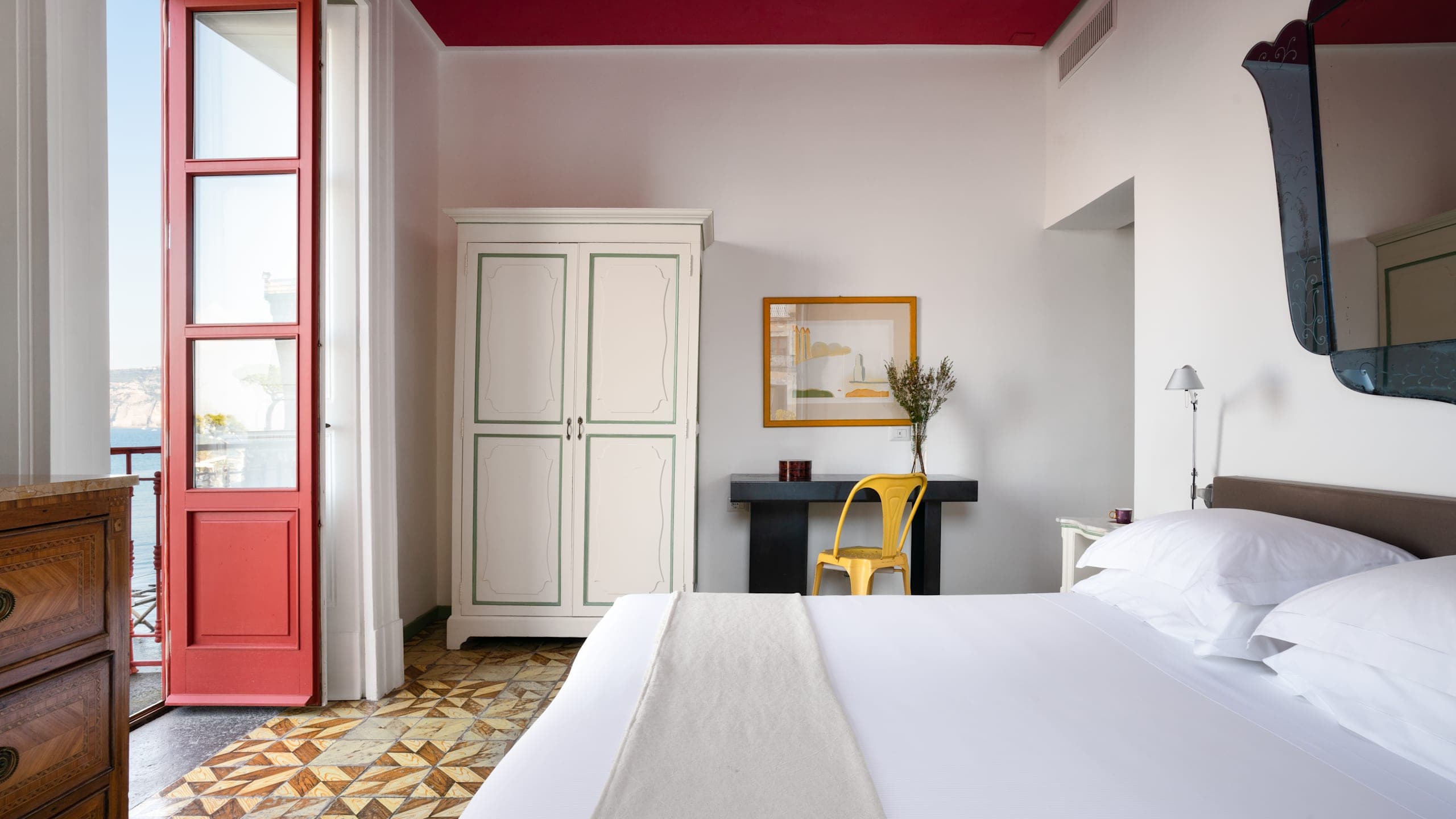 Deluxe Room With Balcony - Image 2