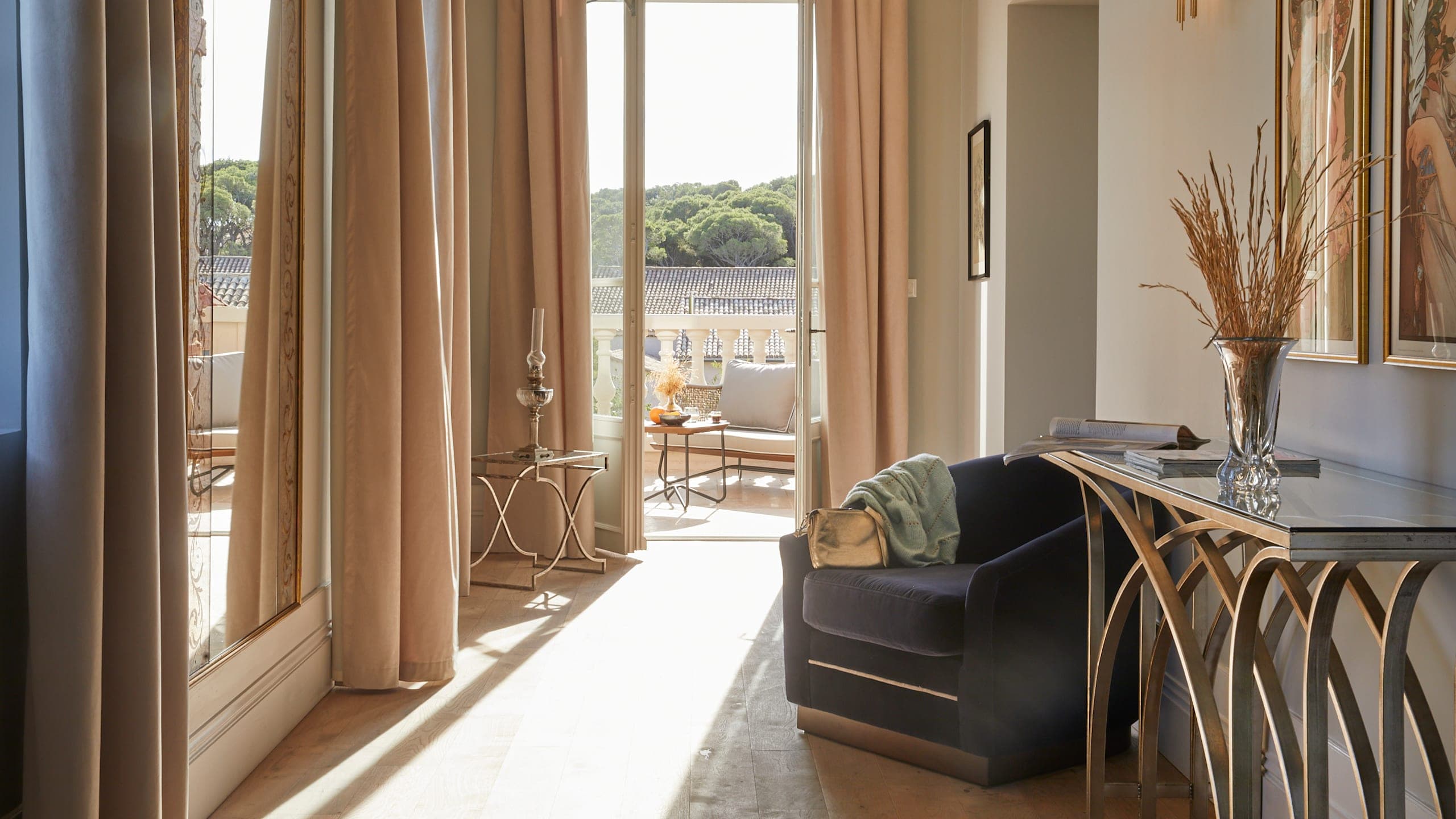 Luxury Room - Image 2