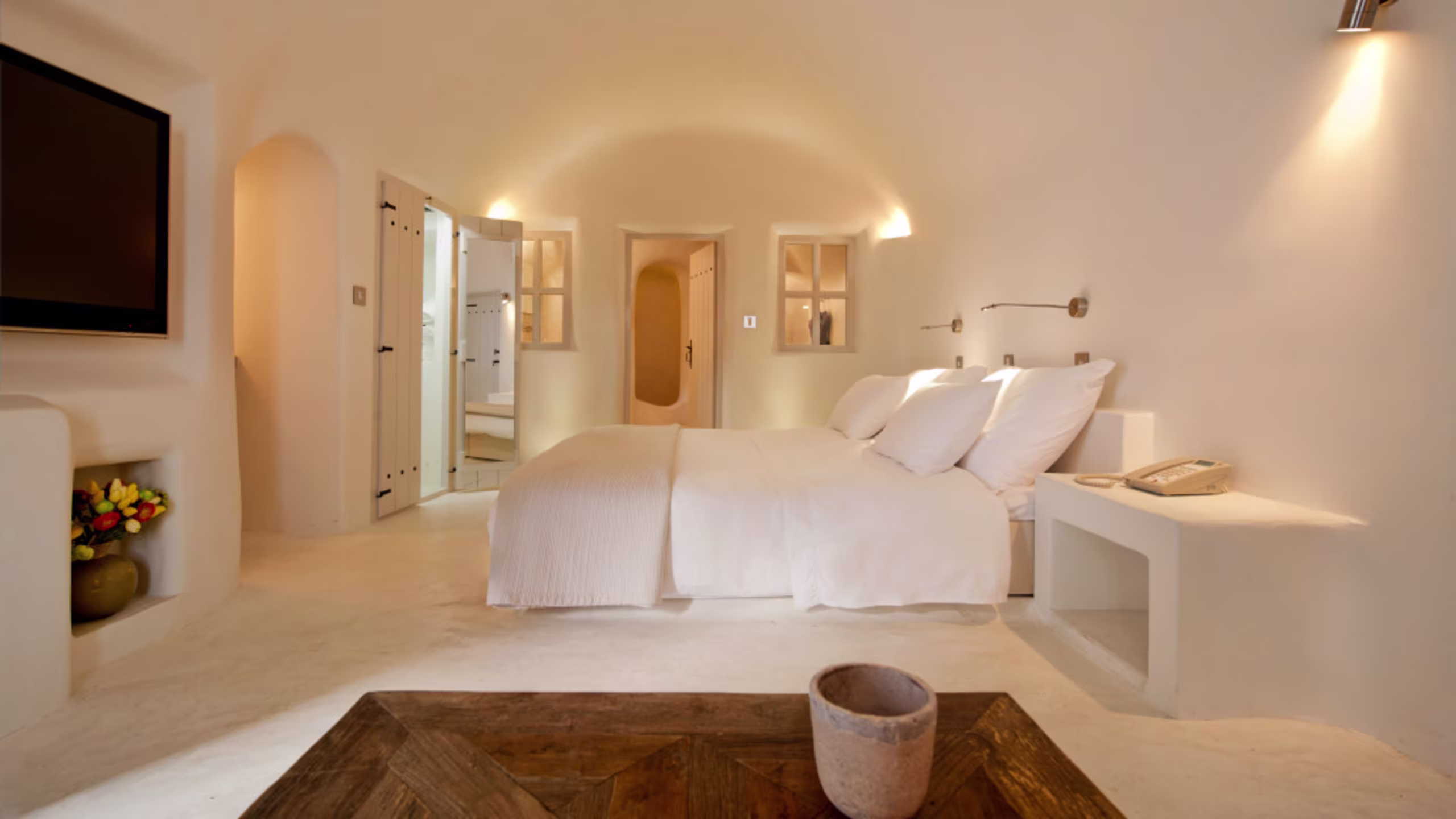 Premium Spa Room with Indoor Hot tub & Caldera View - Image 2