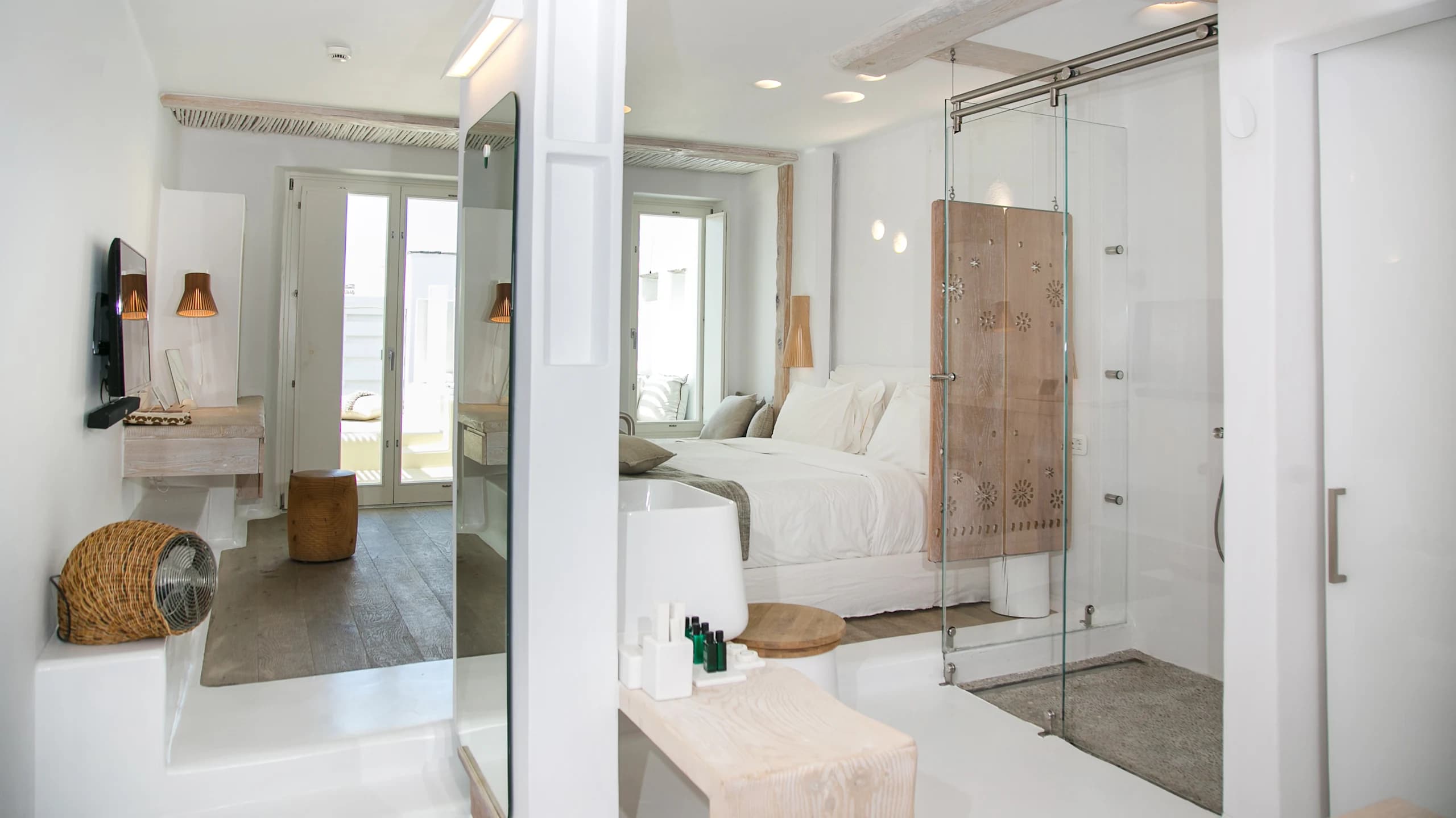 Deluxe Room with Outdoor Hot Tub & partial Seaview - Image 1