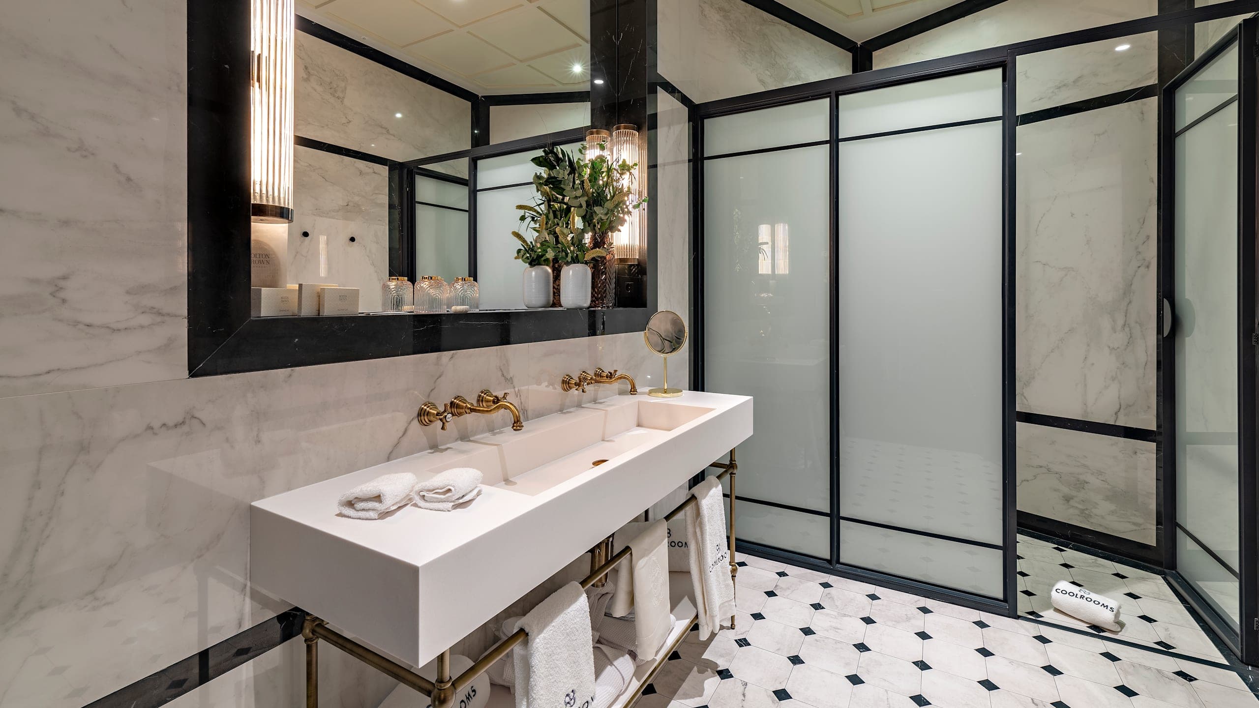 Deluxe Room - Image 4