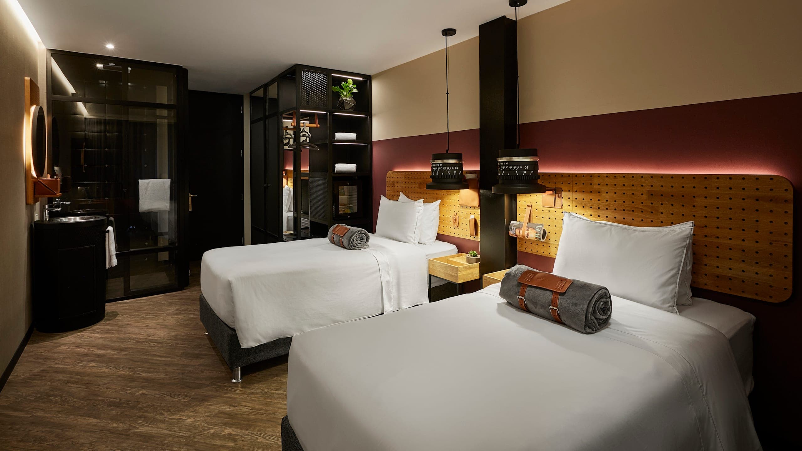 S: Standard Twin - Image 1