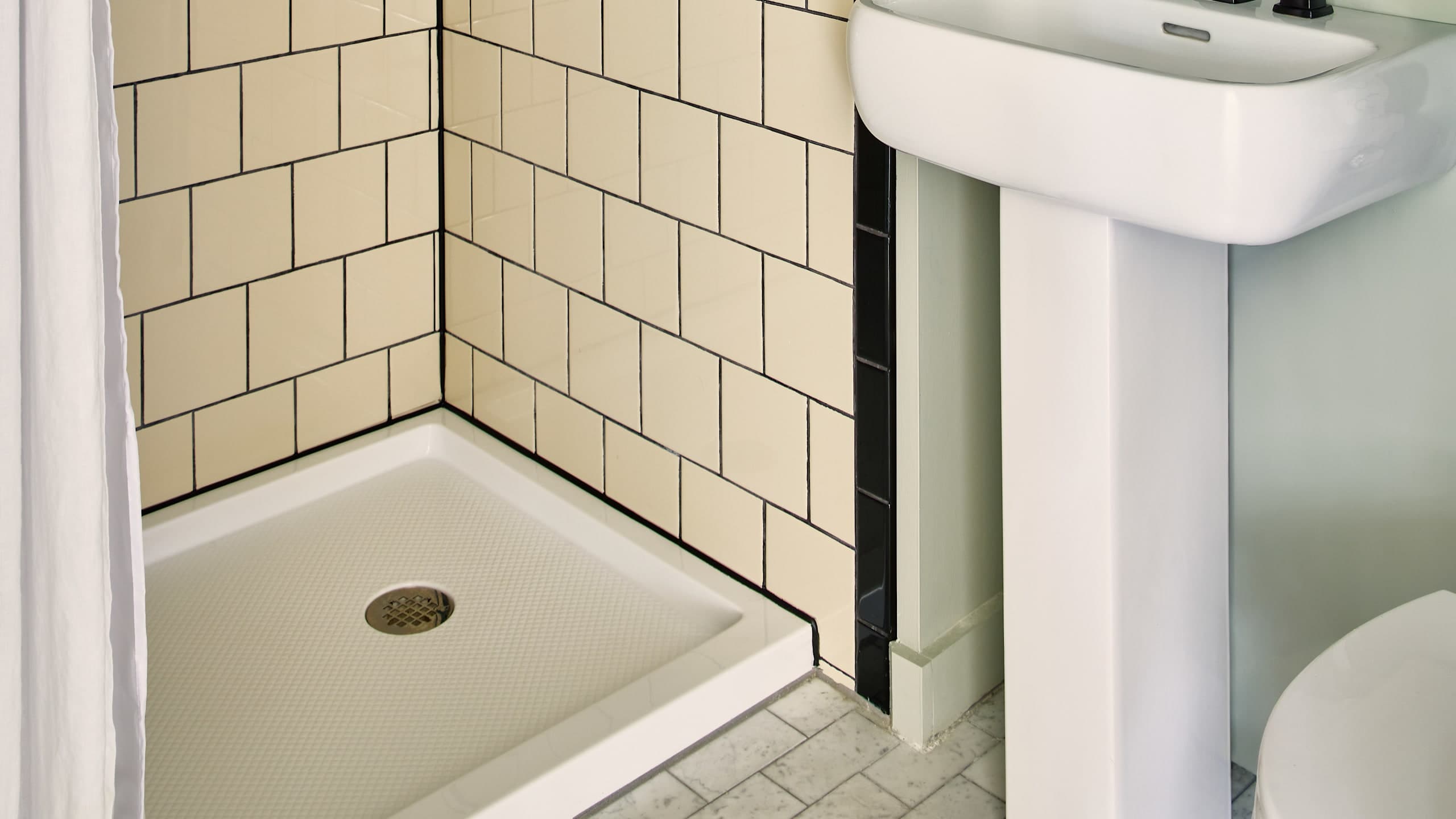 Boarding House Standard Queen - Image 2