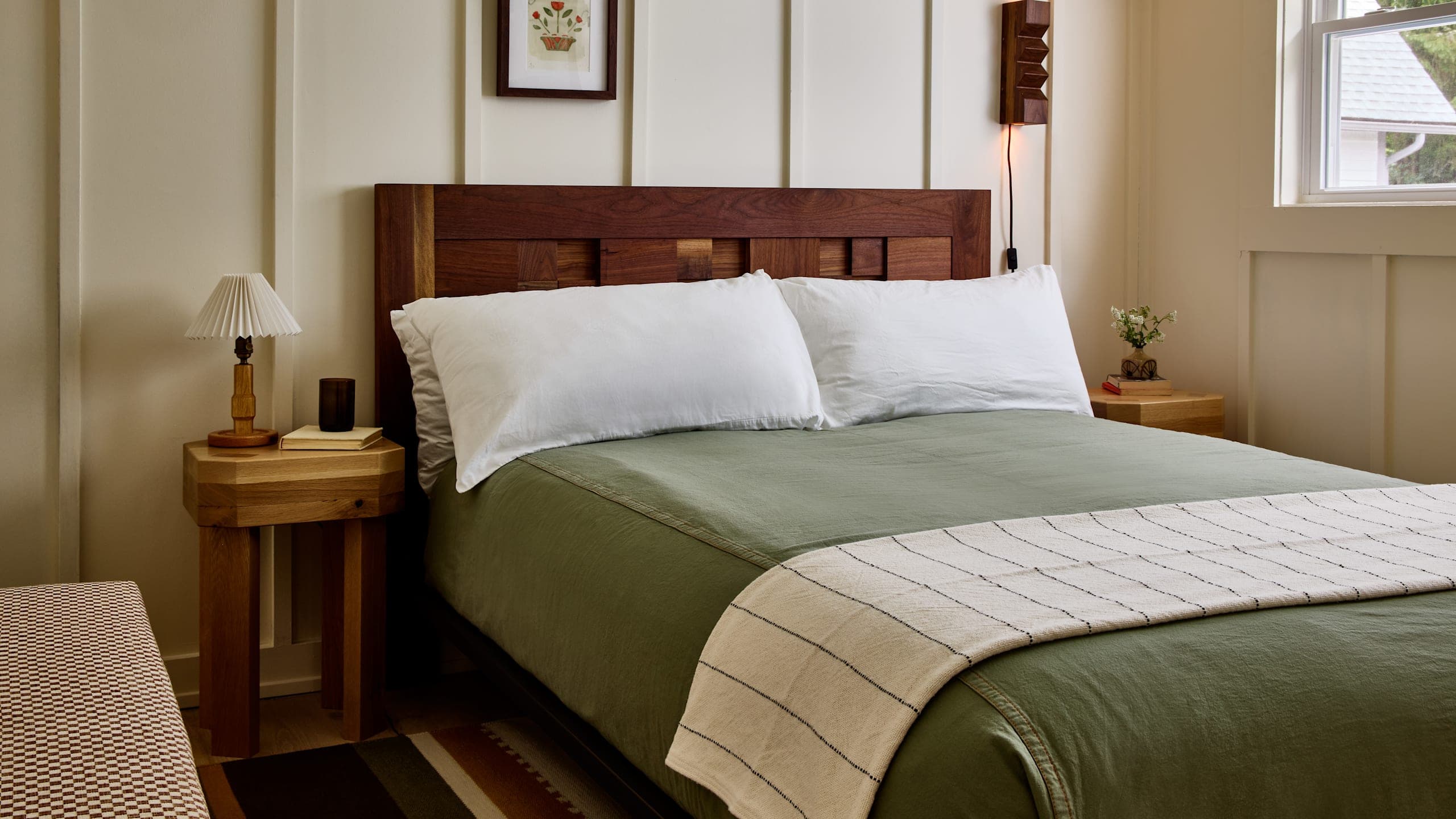 Boarding House Standard Queen - Image 1