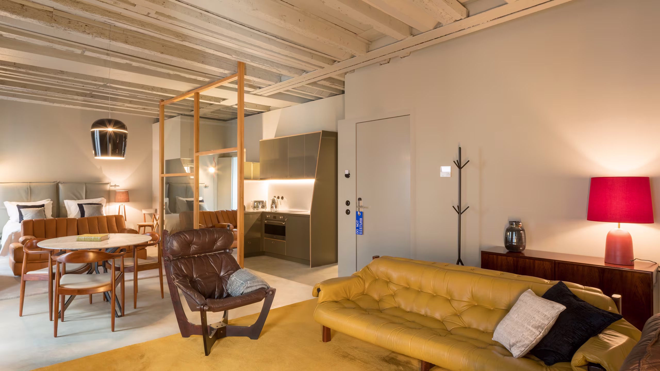 Deluxe Loft with Balcony - Image 2